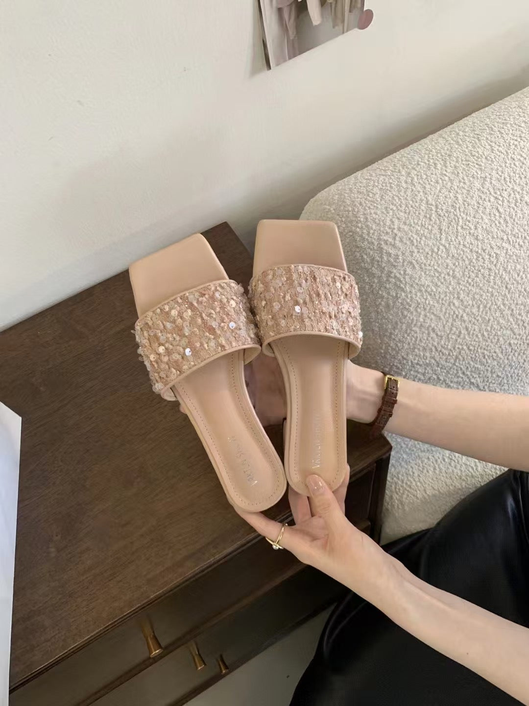 【DG168-1】🔅精选预购款🔅 高级感法式仙女小众低跟方头BLINK亮片小凉拖 ❤️