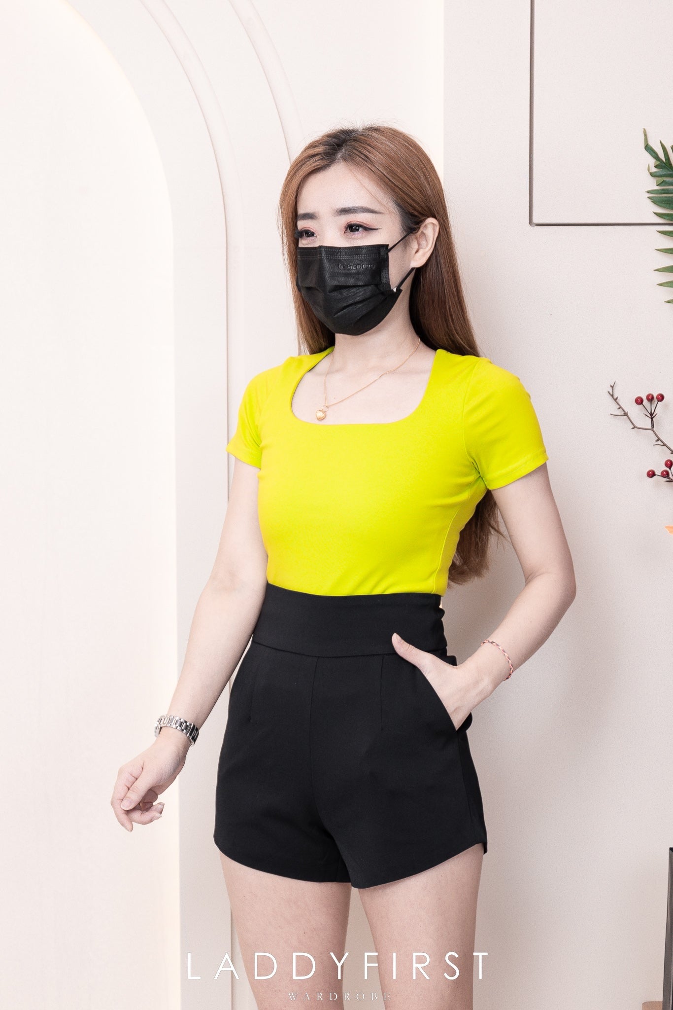 【S3356】 🧧 宠粉福利回馈 🧧 *版型推荐 * LFW独家爆款高品质版型绝美高腰显瘦高腰西装百搭短裤，有口袋 #内层有里布 #百搭必备 🔥🔥 【C-R3-C3】