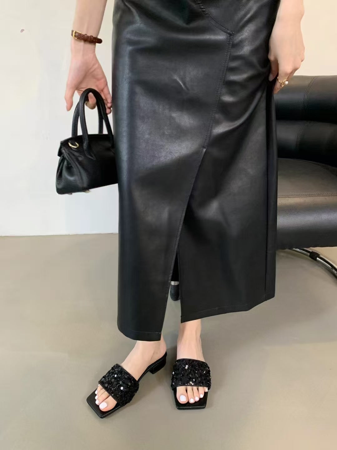 【DG168-1】🔅精选预购款🔅 高级感法式仙女小众低跟方头BLINK亮片小凉拖 ❤️