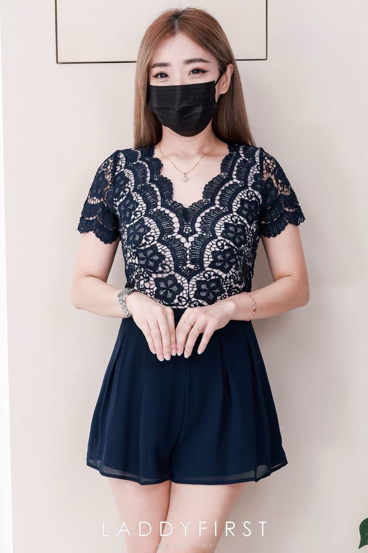 【D8229621】【LFW独家小圆饼】高品质V领水溶蕾丝拼接雪纺连身短裤，内层有里布短裤 ❤️❤️
