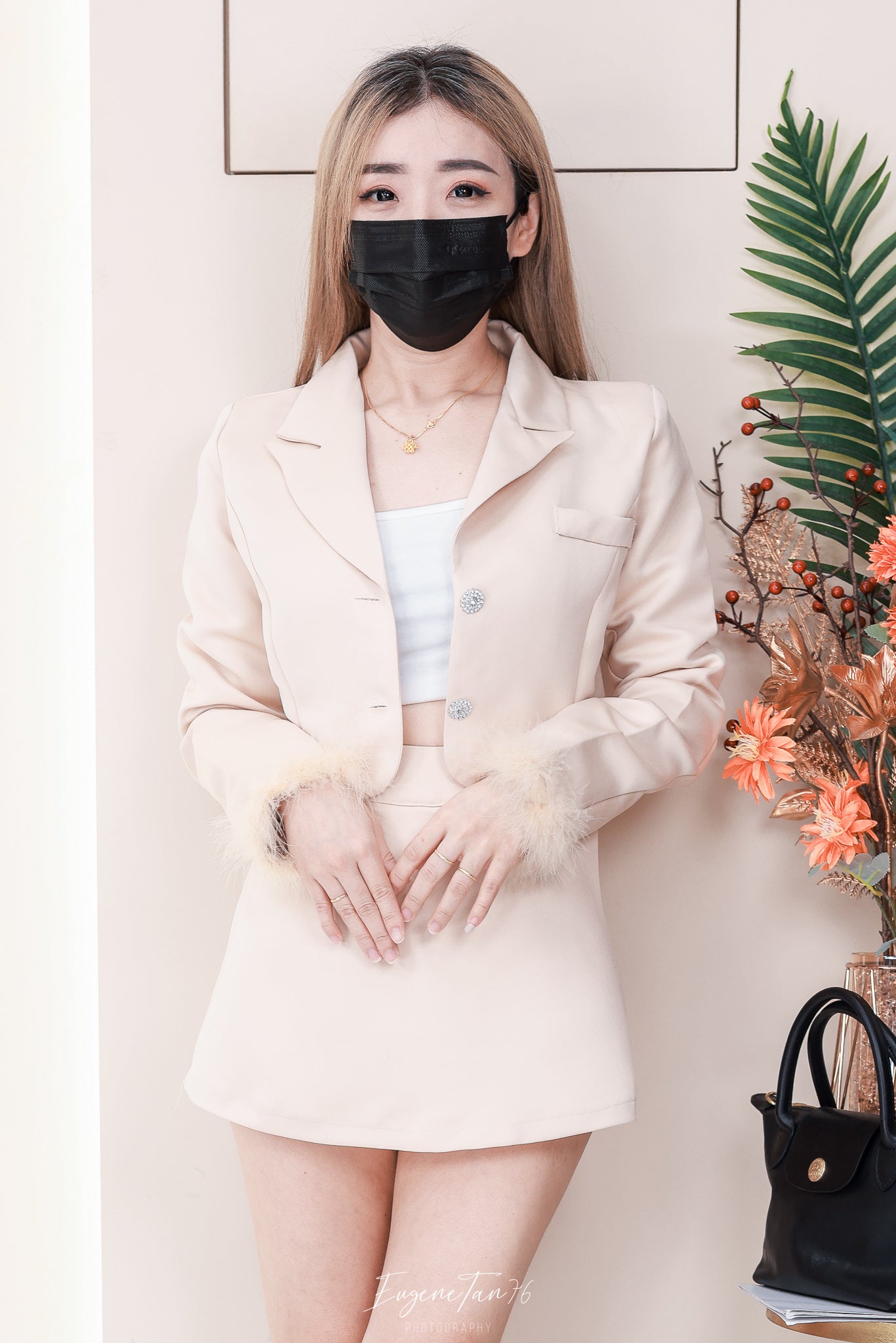 【SS823801】高品质两件式高端气质缎面时装套装 翻领长袖拼接毛毛袖上衣/外套➕前裙后裤高腰百搭裤裙，内层有里布短裤 ❤️❤️