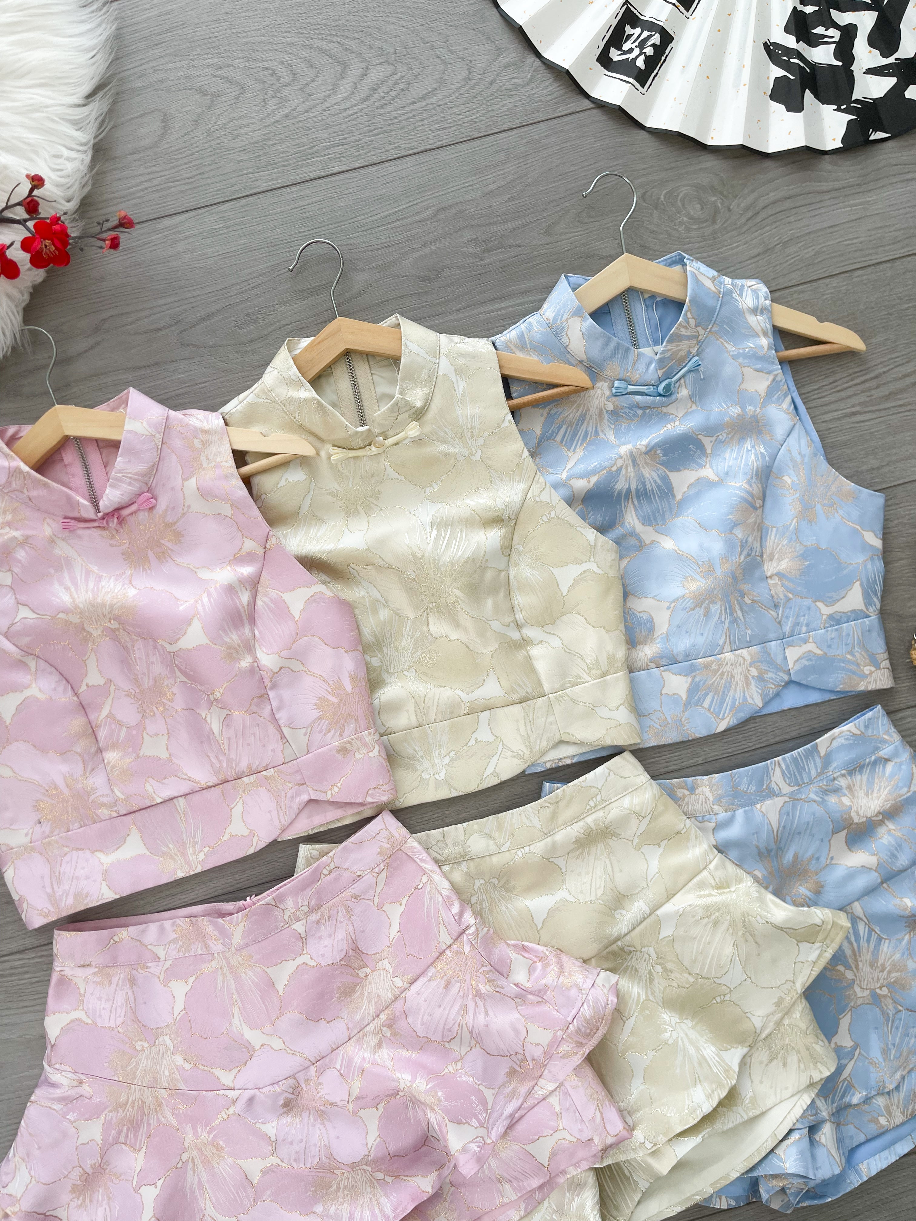 【SS81191】高品质两件式新中式提花旗袍套装 无袖提花旗袍上衣➕荷叶边提花高腰裤裙 ❤️❤️