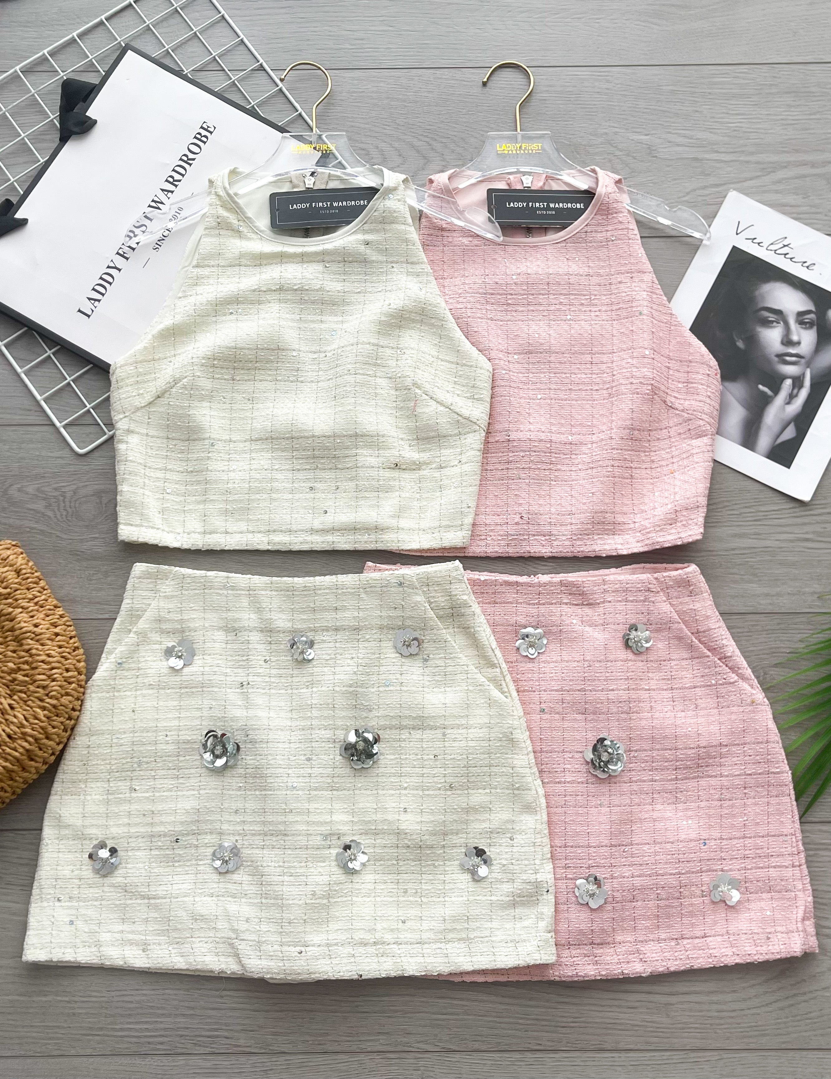 【SS16961】高品质两件式气质韩系闪亮小香风套装 小香风无袖上衣➕亮片钉珠小花朵小香风高腰裙子，内层有里布短裤，有口袋 ❤️❤️