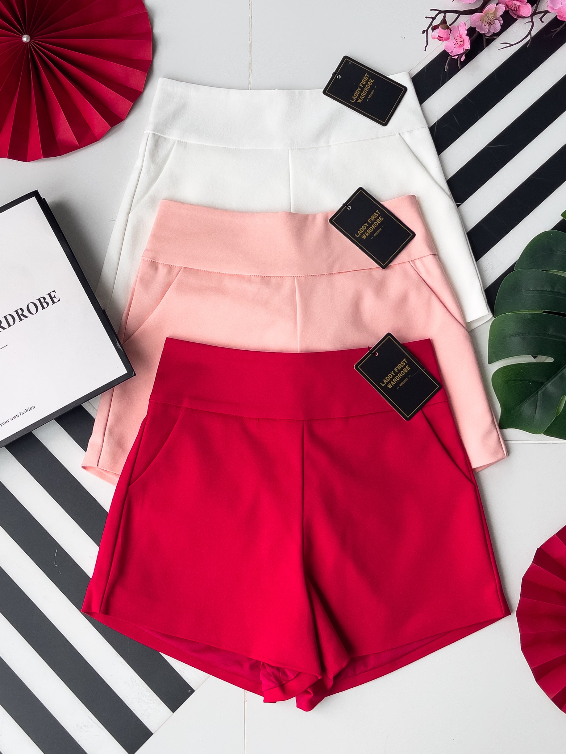 【S6644】【网站福利款✨】独家爆款【万能妹妹】高品质万能西装高腰休闲简约百搭短裤，后中隐形拉链，有口袋，内层加里布 #百搭必备 🔥🔥 【D-R1-C1】