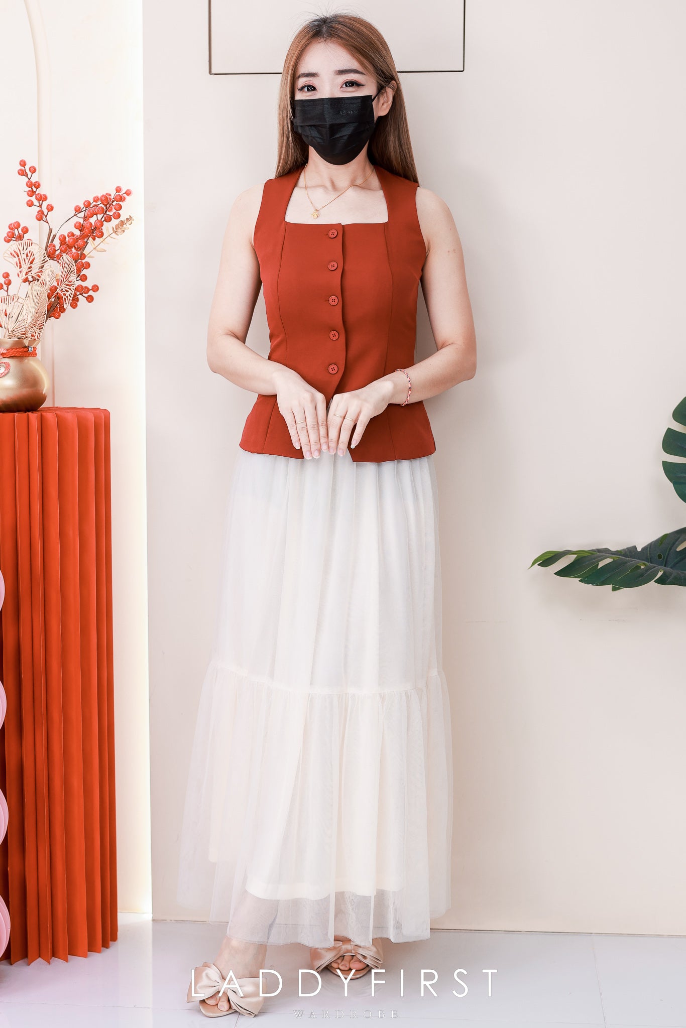 【SS81182】高品质两件式韩式轻奢风时尚套装 翻领无袖西装上衣➕蛋糕网纱长裙 ❤️❤️