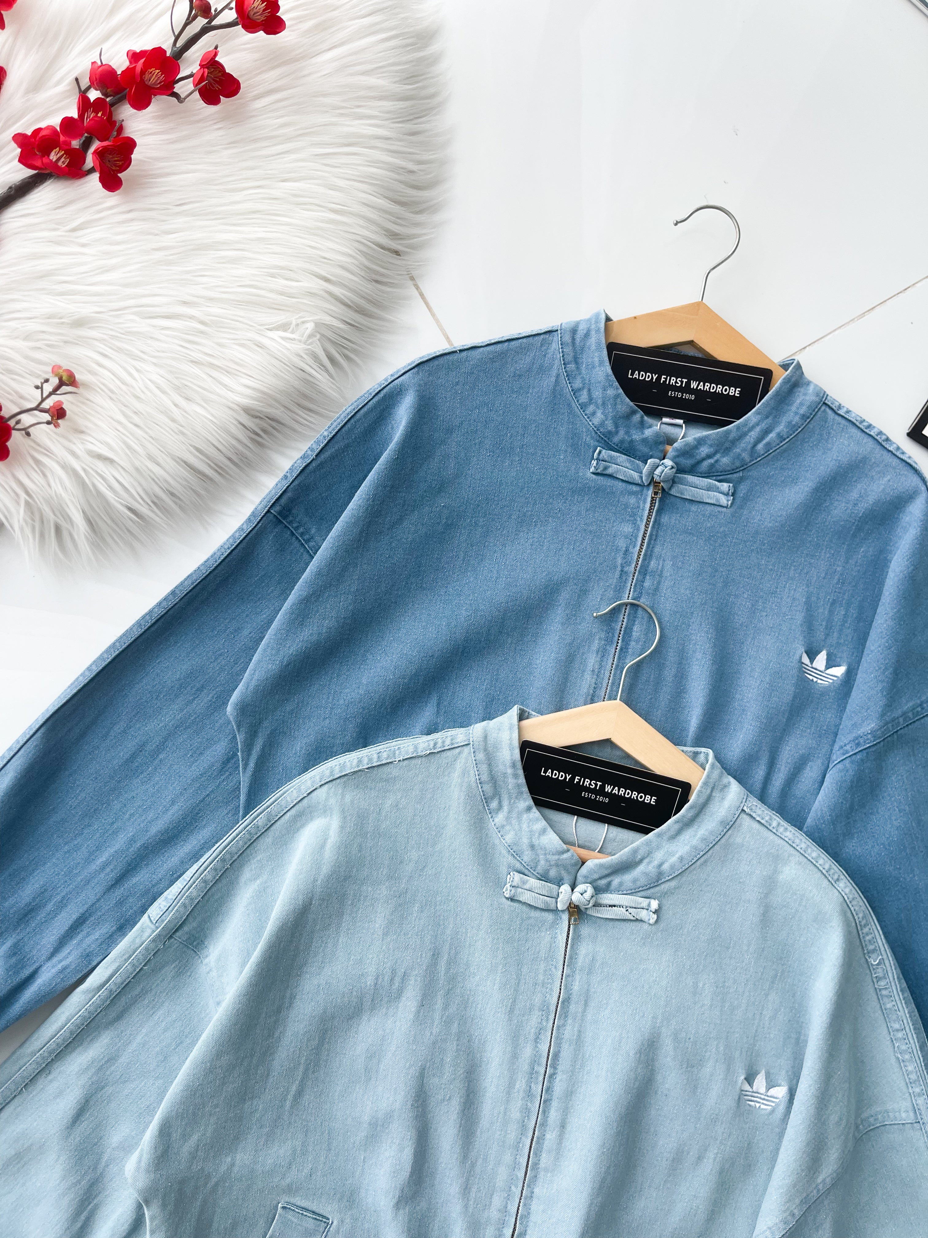 【T14402 / 37639】高品质刺绣三叶草运动风新中式牛仔长袖外套，有口袋 ❤❤