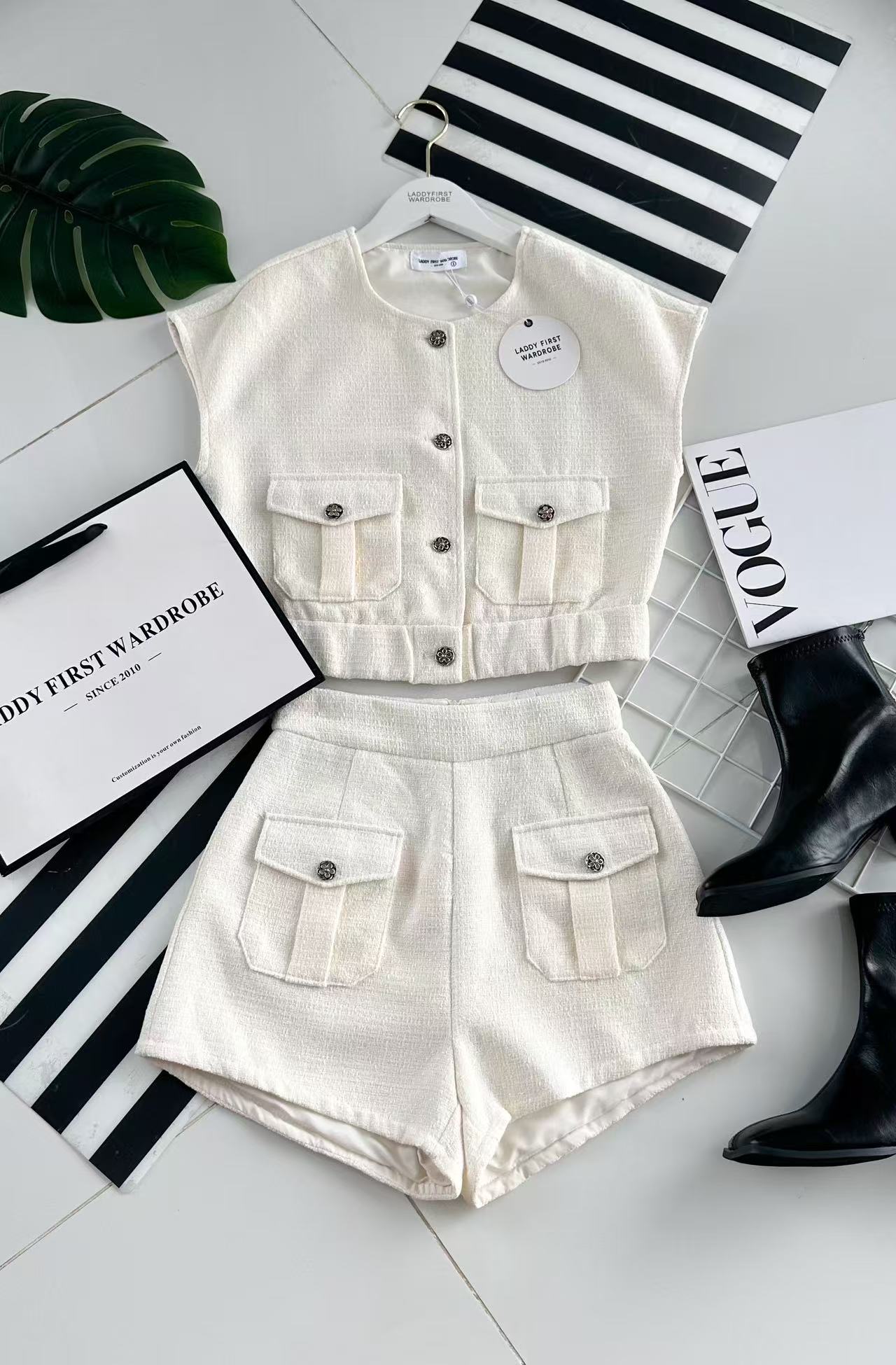 【SS3509】【LFW独家小圆饼】高品质两件式简约时尚小香风套装 小香风出袖上衣➕小香风高腰百搭短裤，有口袋 ❤️❤️