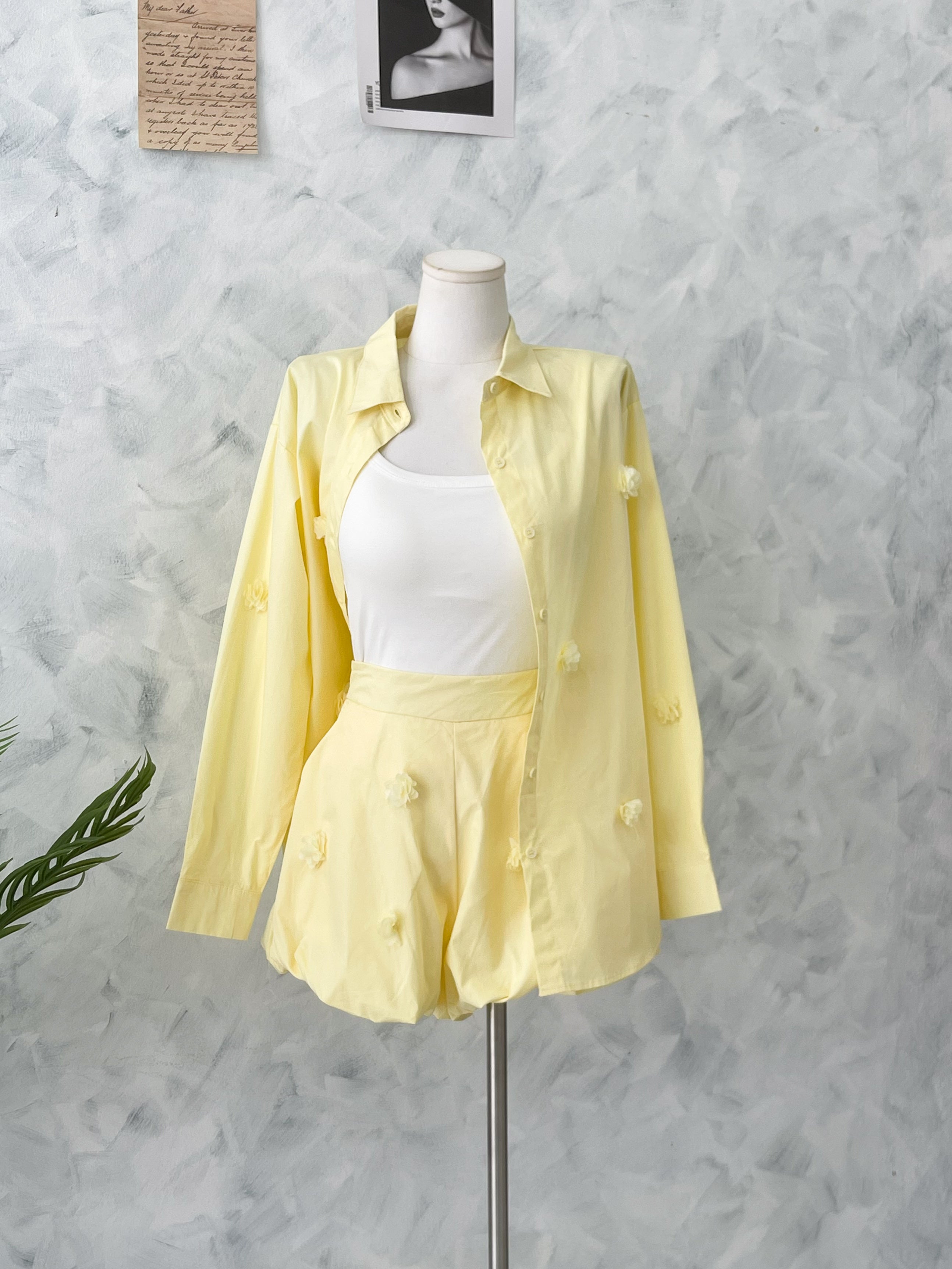 【SS21769 / 65169】【补厂家现货⚡️⚡️】高品质两件式欧美风特别衬衫拼接立体花瓣套装 翻领长袖上衣➕花苞高腰百搭短裤，后腰伸缩弹力，有口袋 ❤️❤️