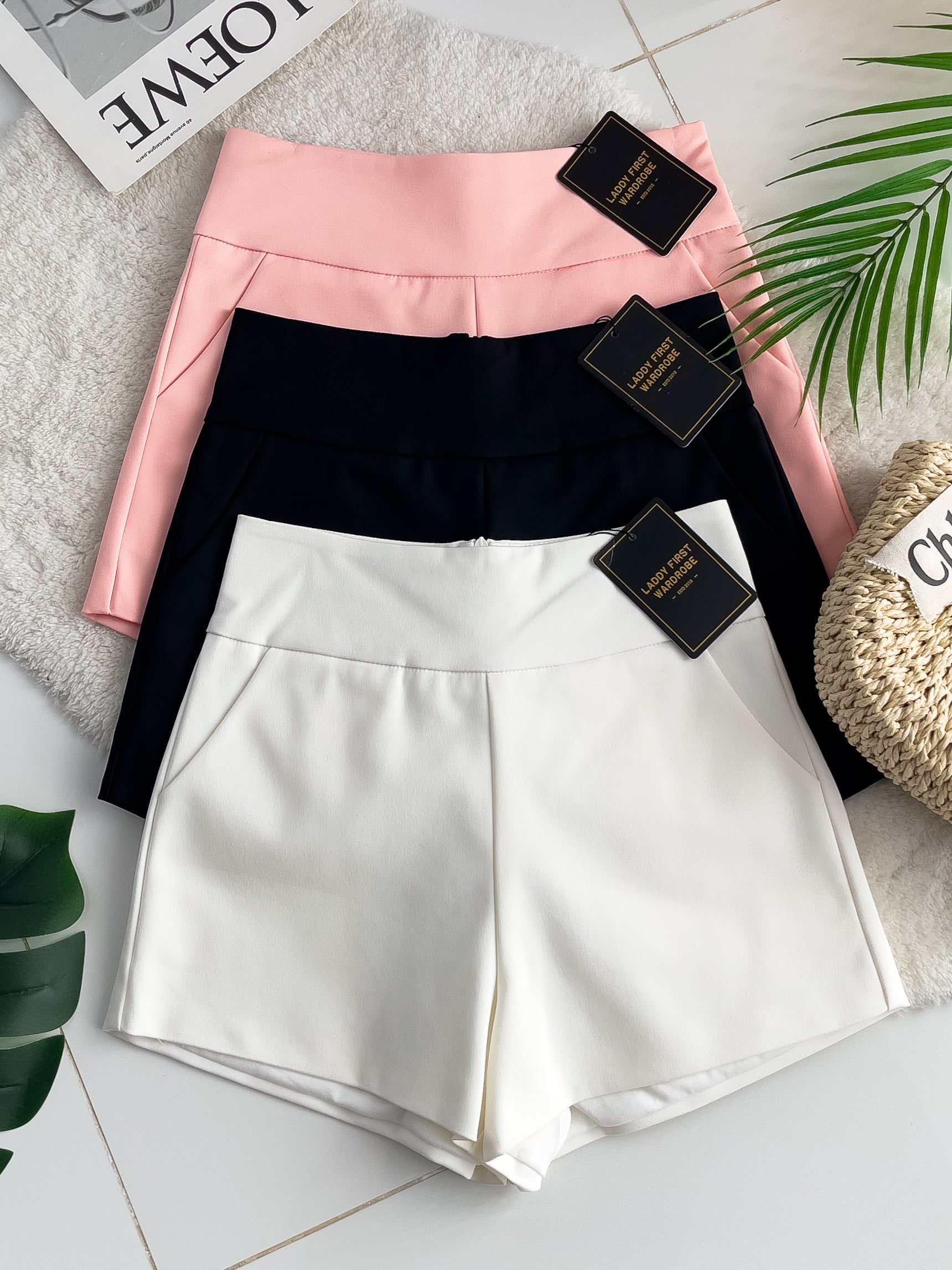 【S6644】【网站福利款✨】独家爆款【万能妹妹】高品质万能西装高腰休闲简约百搭短裤，后中隐形拉链，有口袋，内层加里布 #百搭必备 🔥🔥 【D-R1-C1】