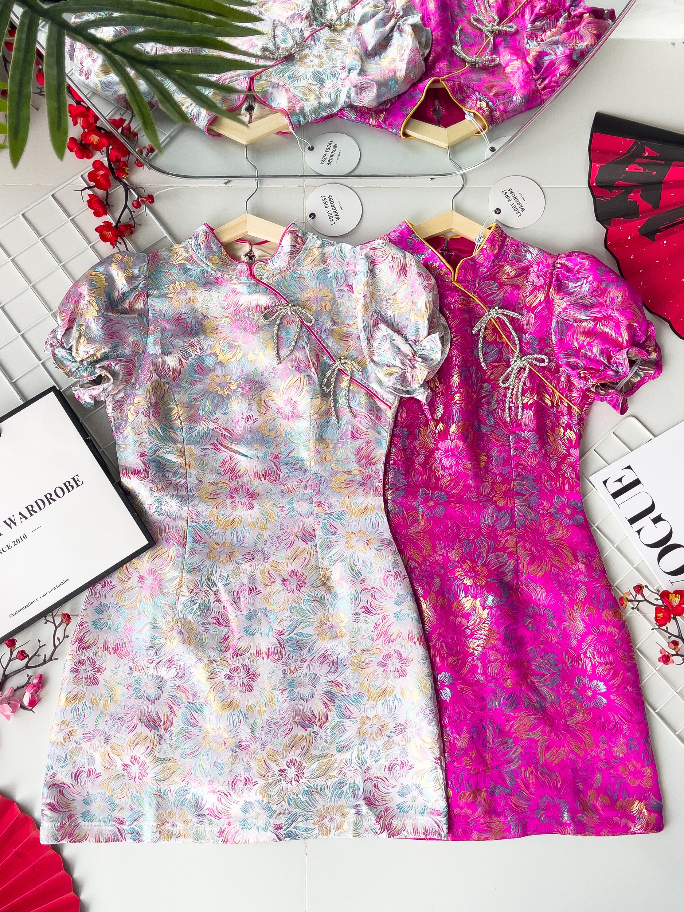 【D8235271】独家爆款优雅气质国风立领泡泡袖显腰身提花旗袍连身裙子，搭配精致蝴蝶结水钻针扣点缀【B-R3-C4】