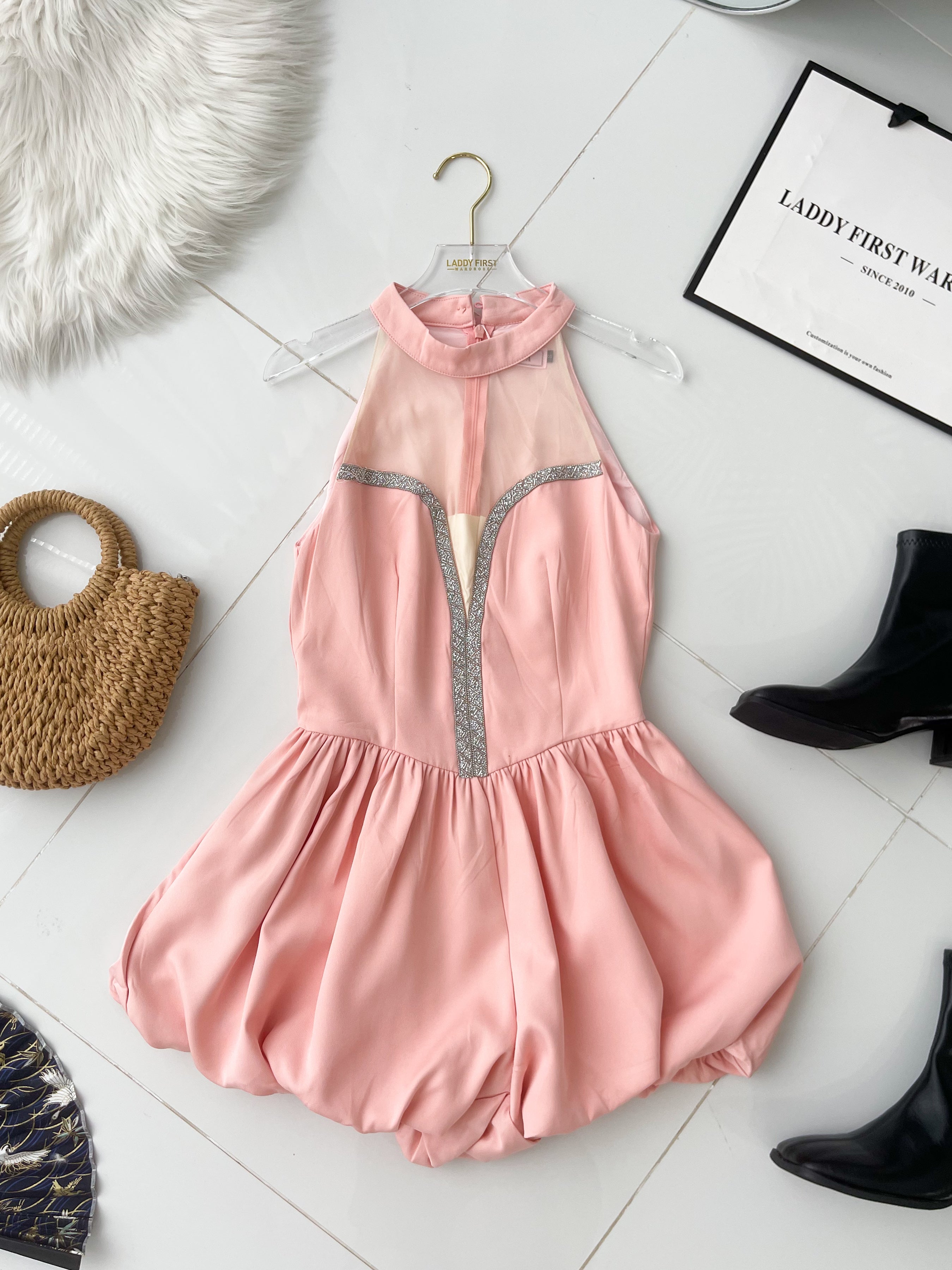 【D8237741】高品质精美烫钻设计拼接缎面无袖蓬蓬花苞连身短裤 ❤❤【B-R3-C2】