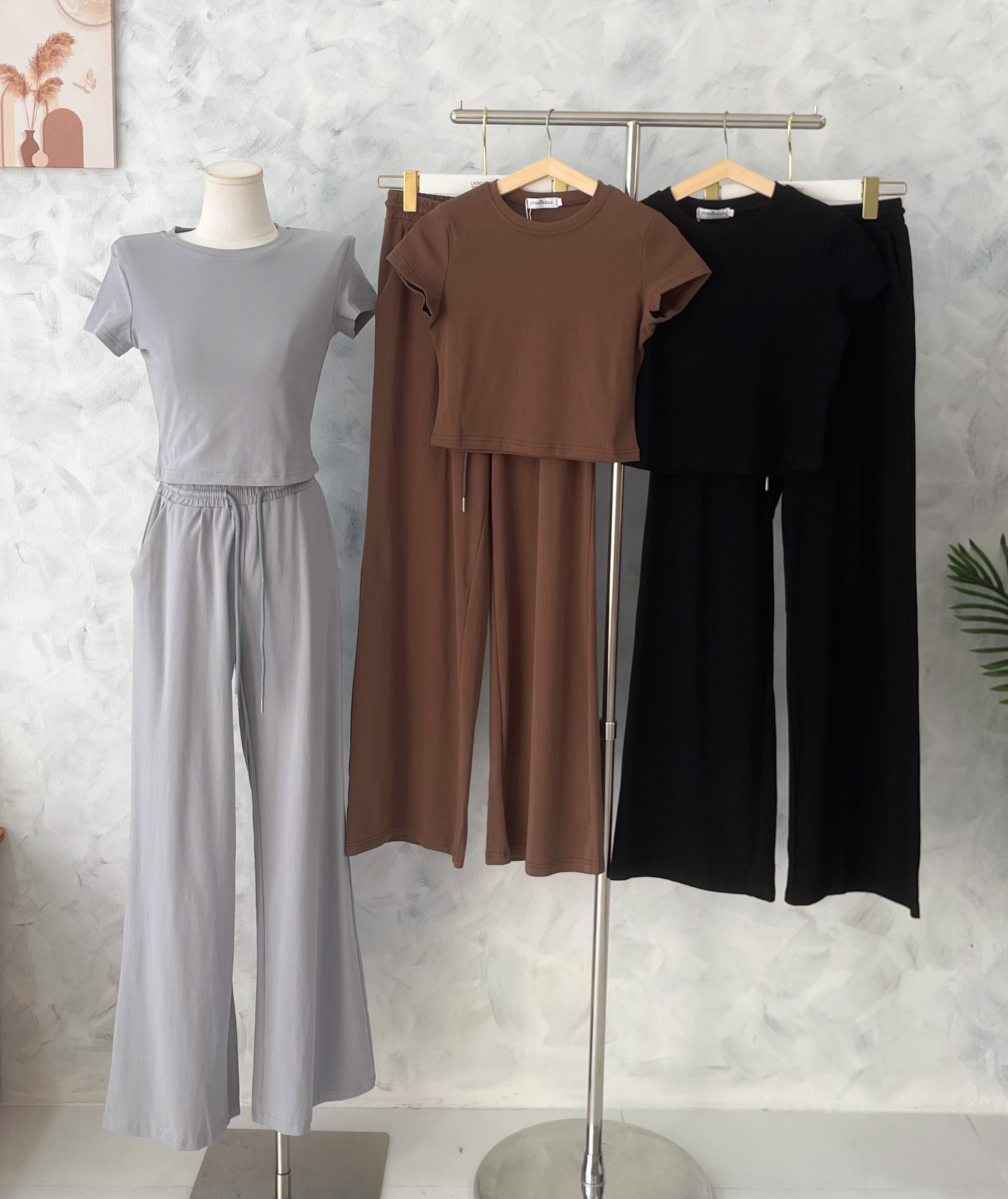 【SS21830 / 3453】高品质两件式纯棉弹力简约休闲百搭套装 纯棉弹力百搭上衣➕松紧腰弹力休闲百搭长裤，有口袋 ❤️❤️