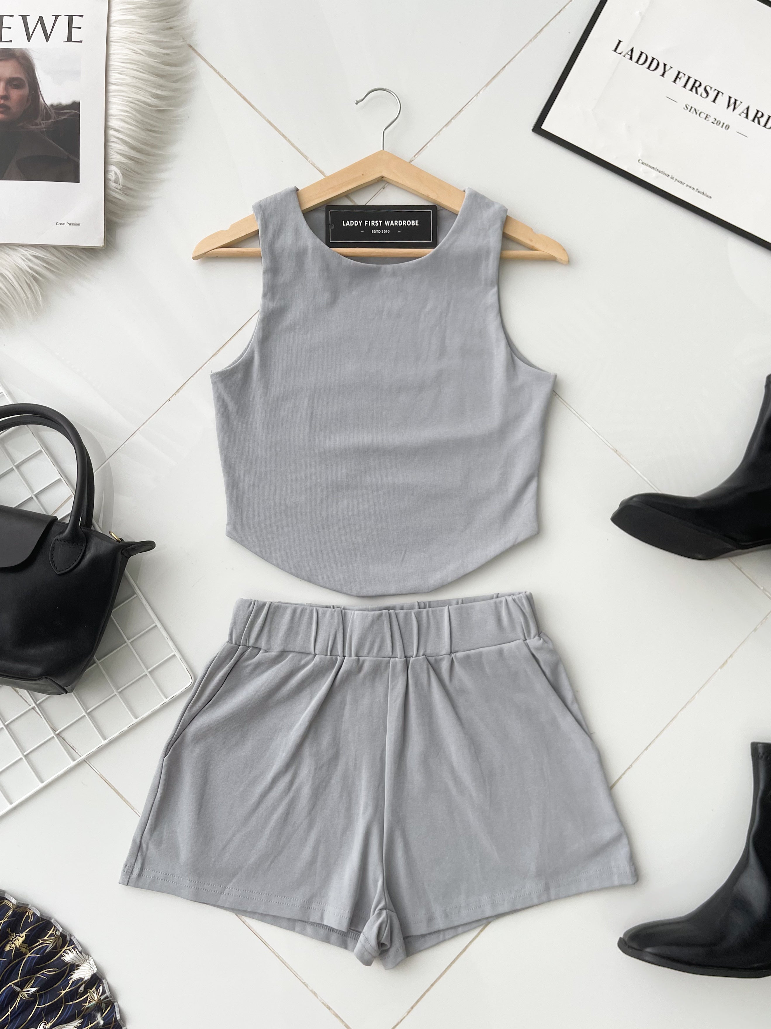 【SS21759 / 3443】高品质三件套套装 前面双层无痕弹力无袖上衣➕松紧腰弹力纯棉短裤➕自搭绑带外层裙子 ❤️❤️