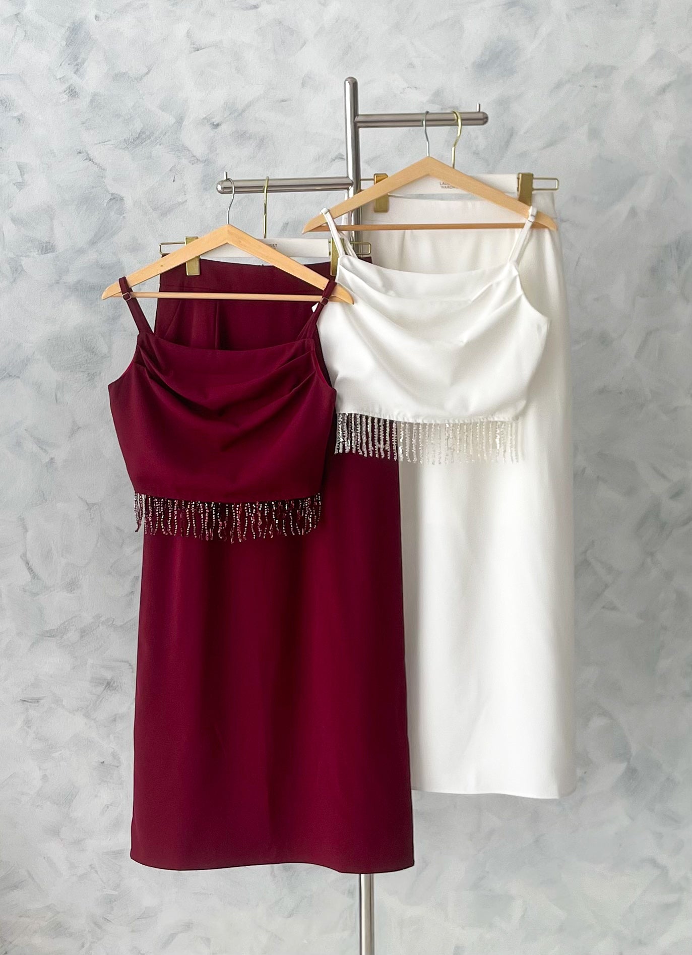 【SS2769-1】⚡补货预订款⚡高品质两件式高端气质鲜艳套装 自调无袖肩带短版上衣➕西装高腰百搭长裙，后中开叉设计，有口袋 ❤️❤️