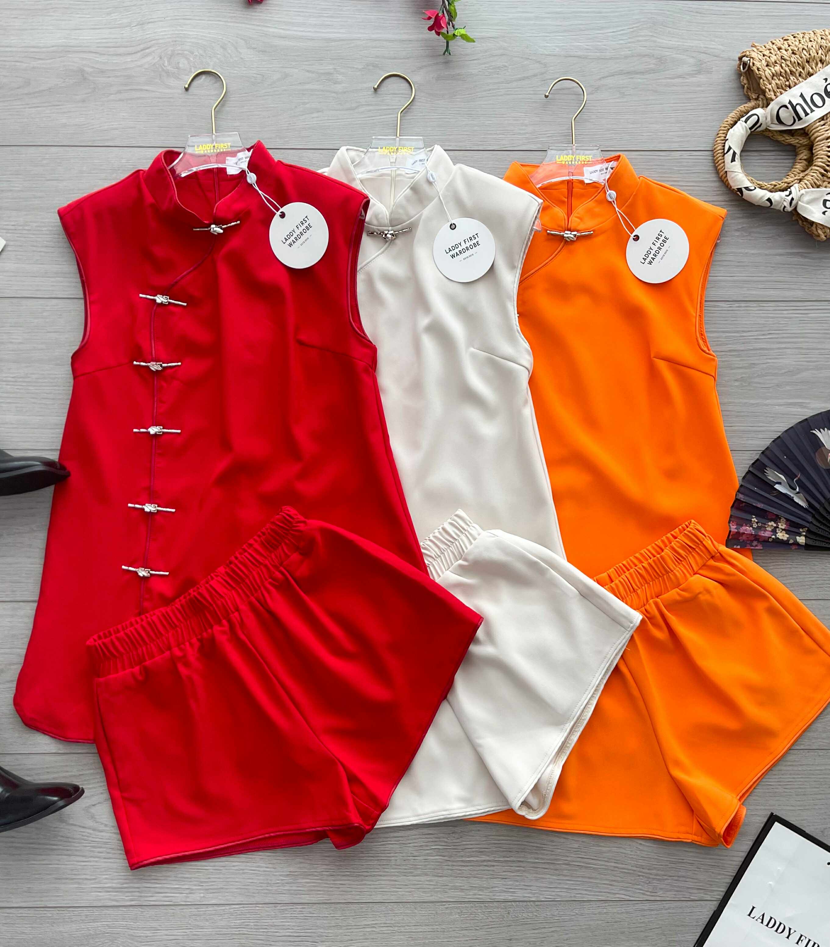 【SS3481】【LFW独家小圆饼】高品质两件式减龄洋气时尚新中式国风西装旗袍套装 排盘扣无袖旗袍连衣裙➕松紧腰弹力高腰百搭短裤，有口袋 ❤️❤️