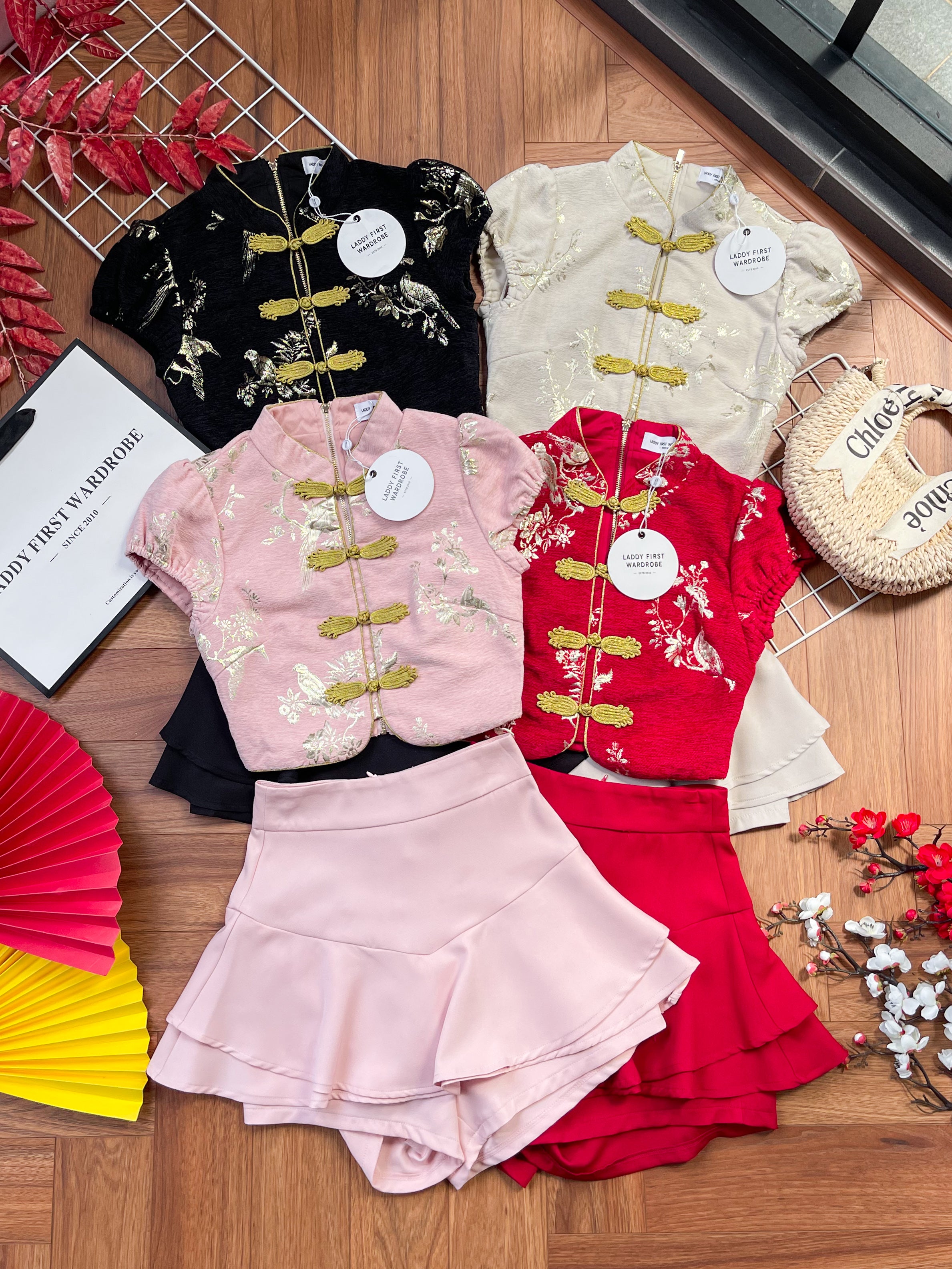 【SS3499】【LFW独家小圆饼】高品质两件式新中式高端国风提花旗袍套装 精致金线盘扣提花旗袍上衣➕荷叶下摆西装高腰百搭裤裙 ❤️❤️7