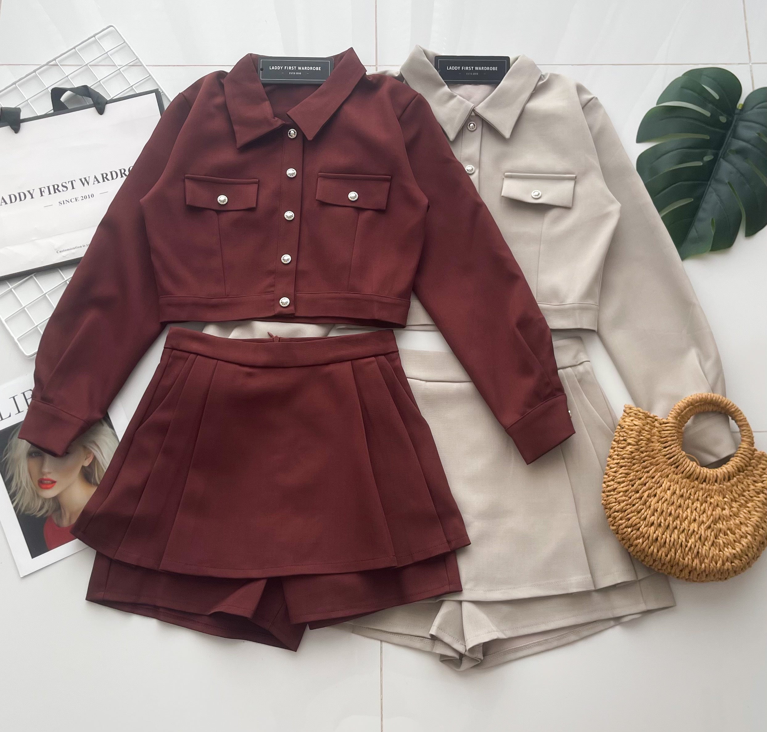 【SS82720】【补厂家现货⚡⚡】高品质两件式韩版工装风套装 翻领长袖上衣/外套➕高腰百搭百褶裤裙，前后裙 ❤️❤️