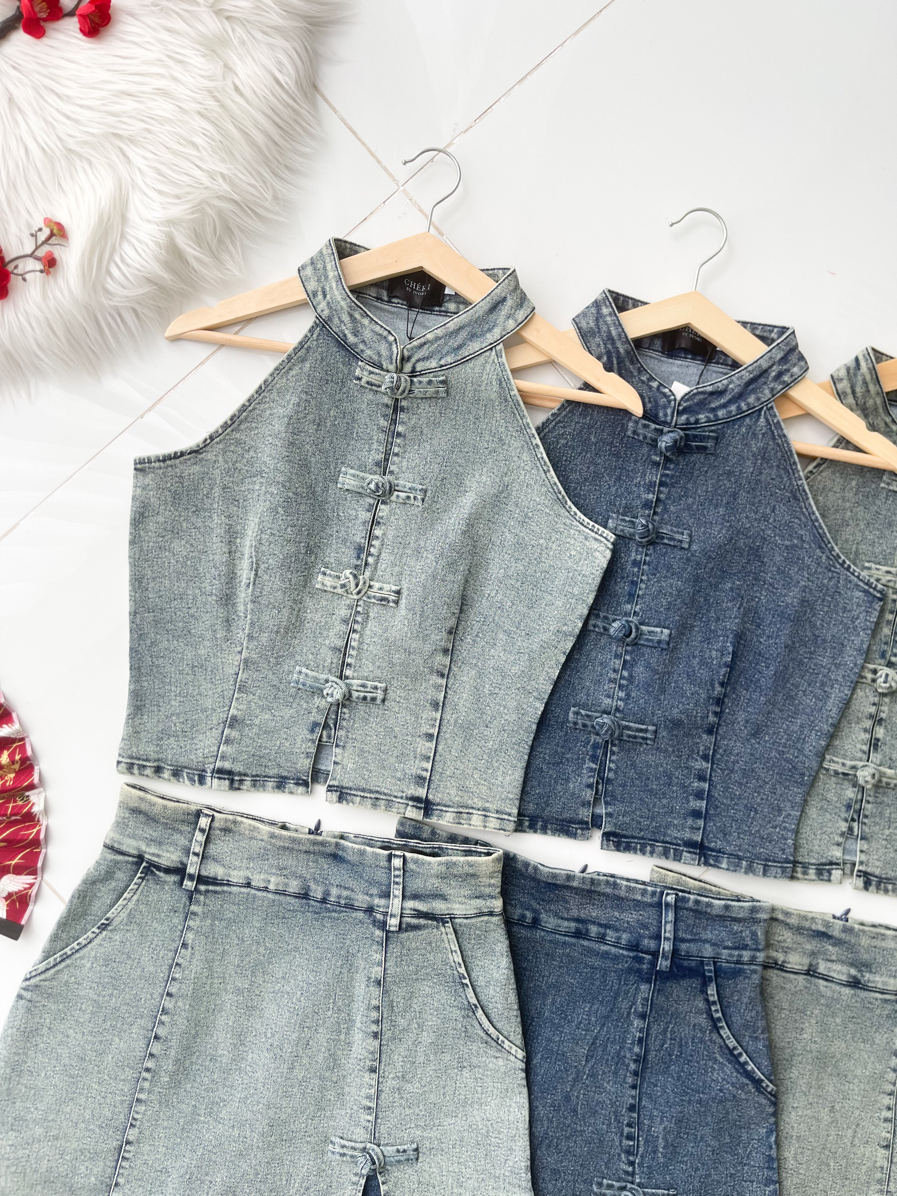 【SS2637】高品质两件式雪花牛仔弹力旗袍套装 CUT IN 无袖旗袍上衣➕高腰牛仔百搭裤裙，有口袋 ❤️❤️