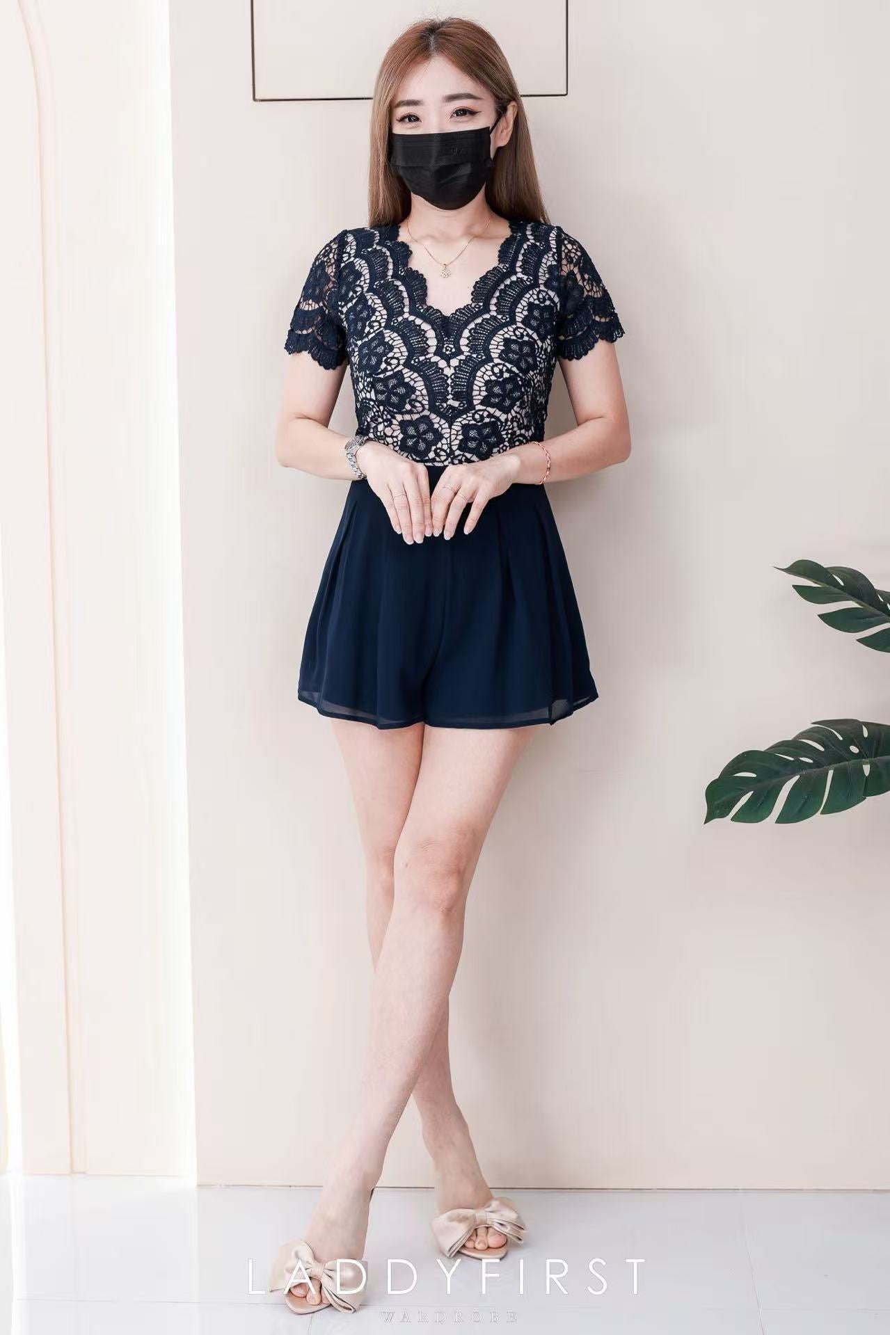 【D8229621】【LFW独家小圆饼】高品质V领水溶蕾丝拼接雪纺连身短裤，内层有里布短裤 ❤️❤️