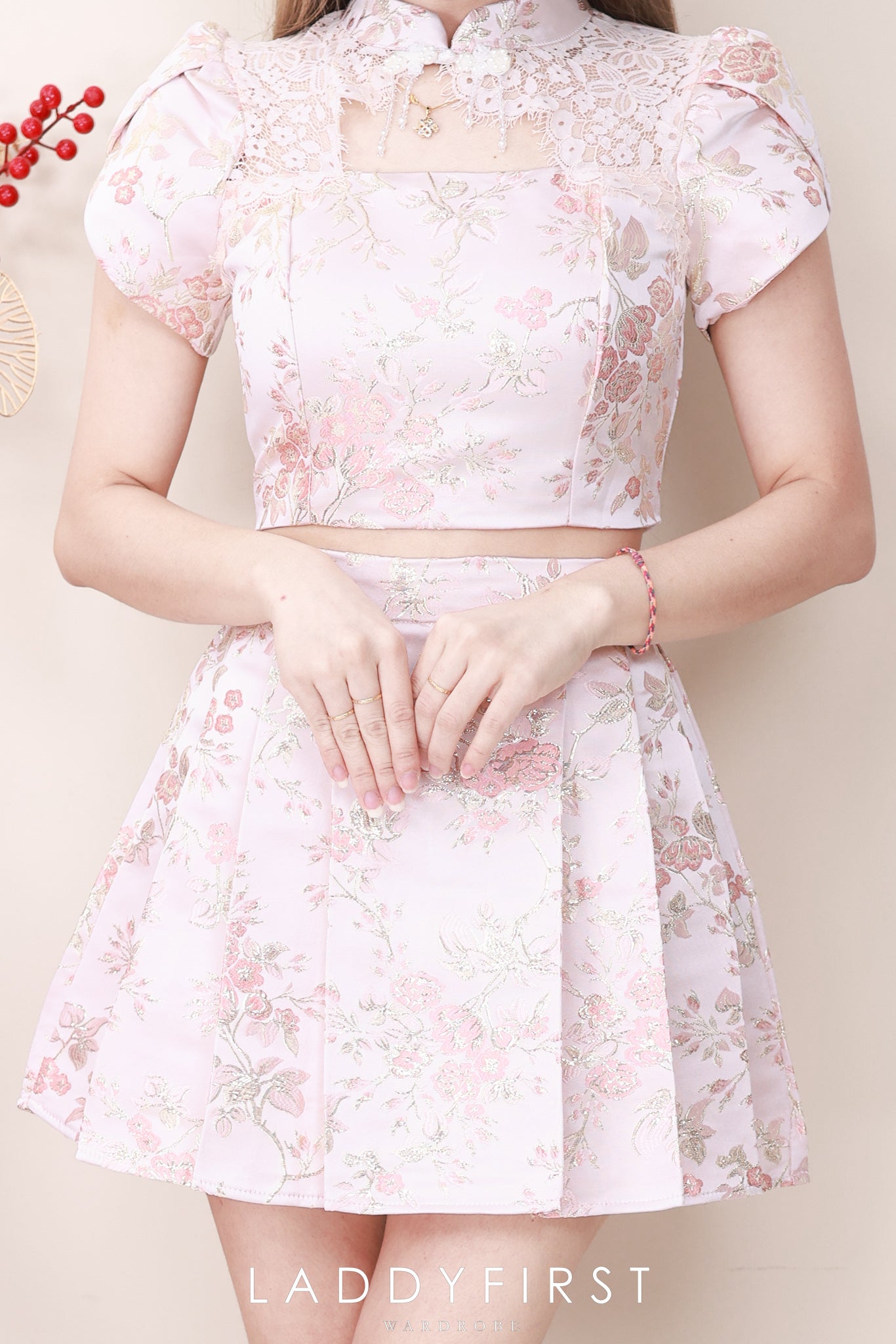 【SS21581 / 37123】高品质两件式新中式提花旗袍套装 泡泡袖提花旗袍上衣➕提花百褶高腰裙子，内层有里布短裤 ❤️❤️