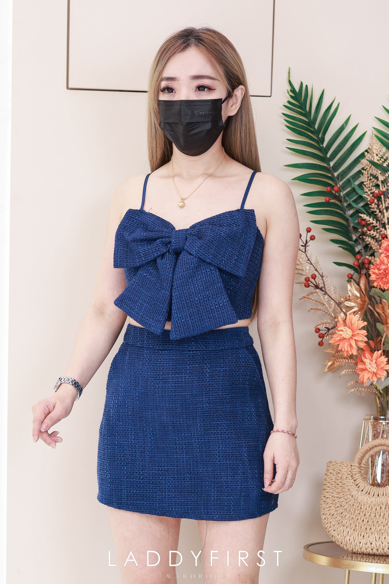 【SS21576 / 37191】高品质两件式小香风时尚套装  自调无袖肩带胸前蝴蝶结设计小香风上衣➕A字小香风高腰裙子，内层有里布短裤，有口袋 ❤️❤️