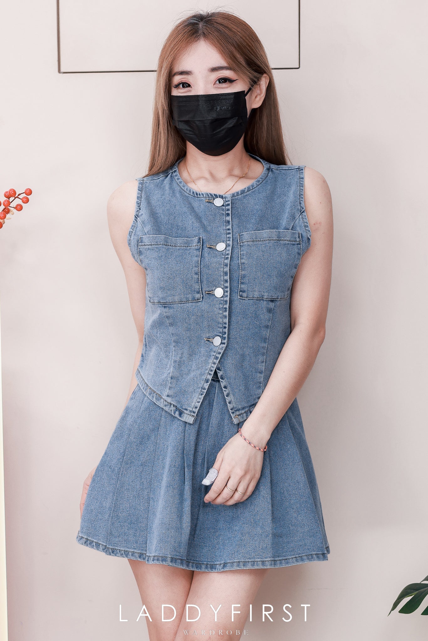 【SS60103】高品质两件式韩系马甲式牛仔套装 马甲式牛仔左右➕百褶牛仔高腰裙子，内层有里布短裤 ❤️❤️