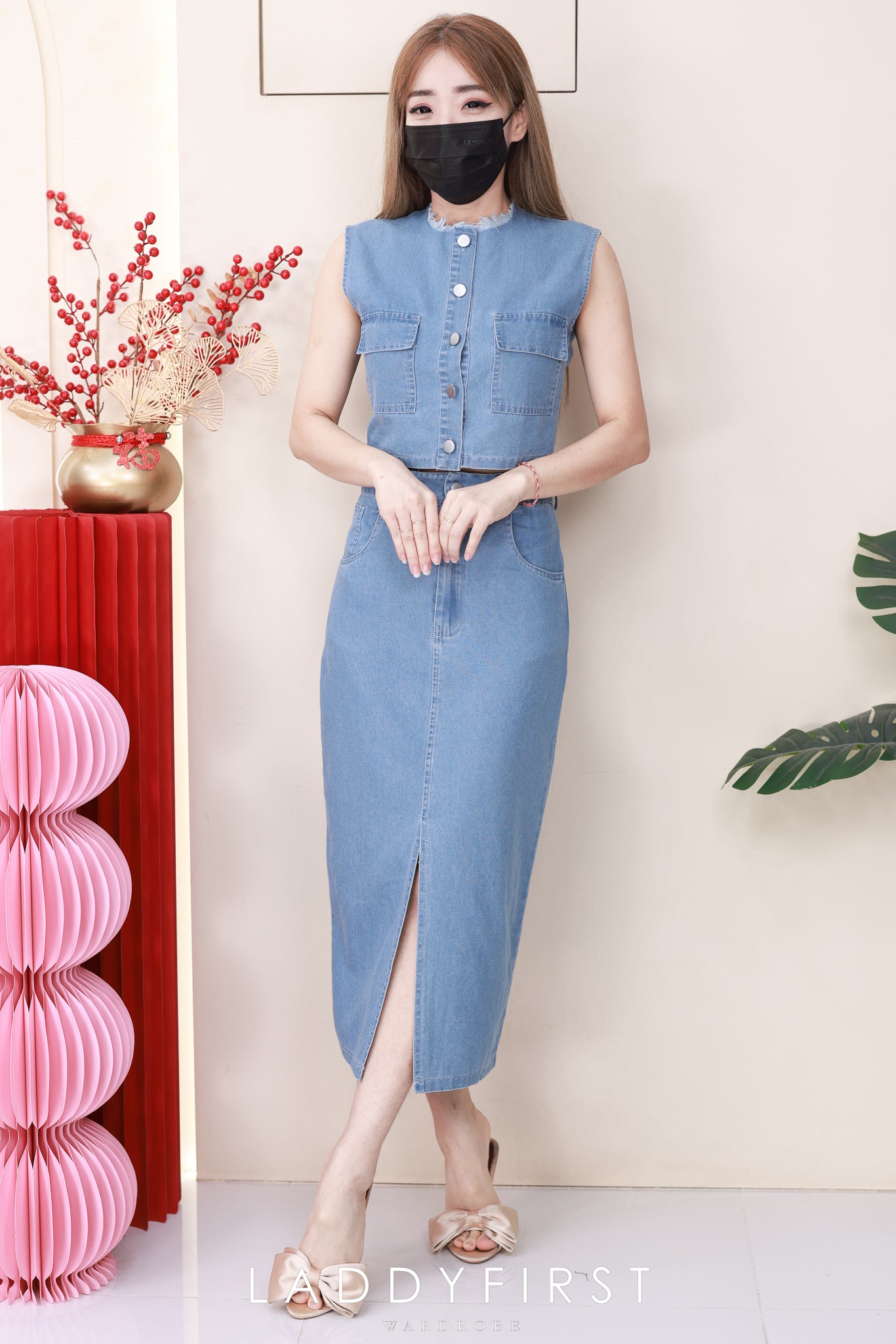 【SS520261】高品质两件式韩版马甲式牛仔套装 马甲式牛仔上衣➕中间开叉设计牛仔高腰百搭长裙，有口袋 ❤️❤️