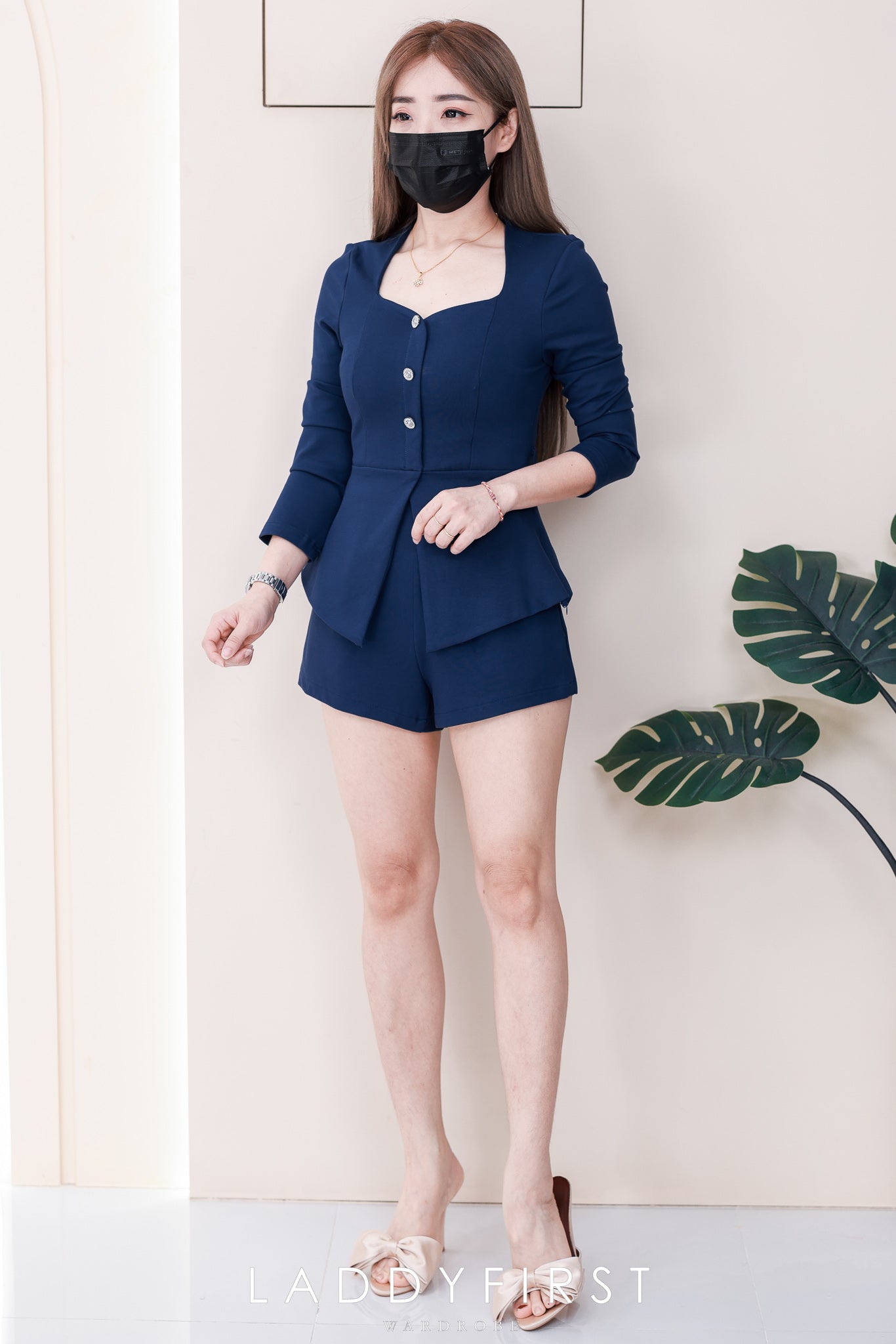 【SS3525】【LFW独家小圆饼】高品质两件式高端气质感罗马时装套装 罗马衣裙版长袖上衣➕罗马高腰百搭短裤，有口袋 ❤️❤️