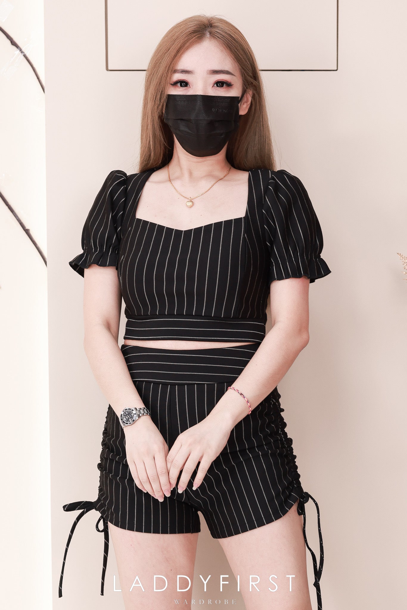 【SS210183】【网站福利款✨】【LFW独家小圆饼】两件式厚实罗马时装套装 砖石领上衣➕抽绳高腰短裤