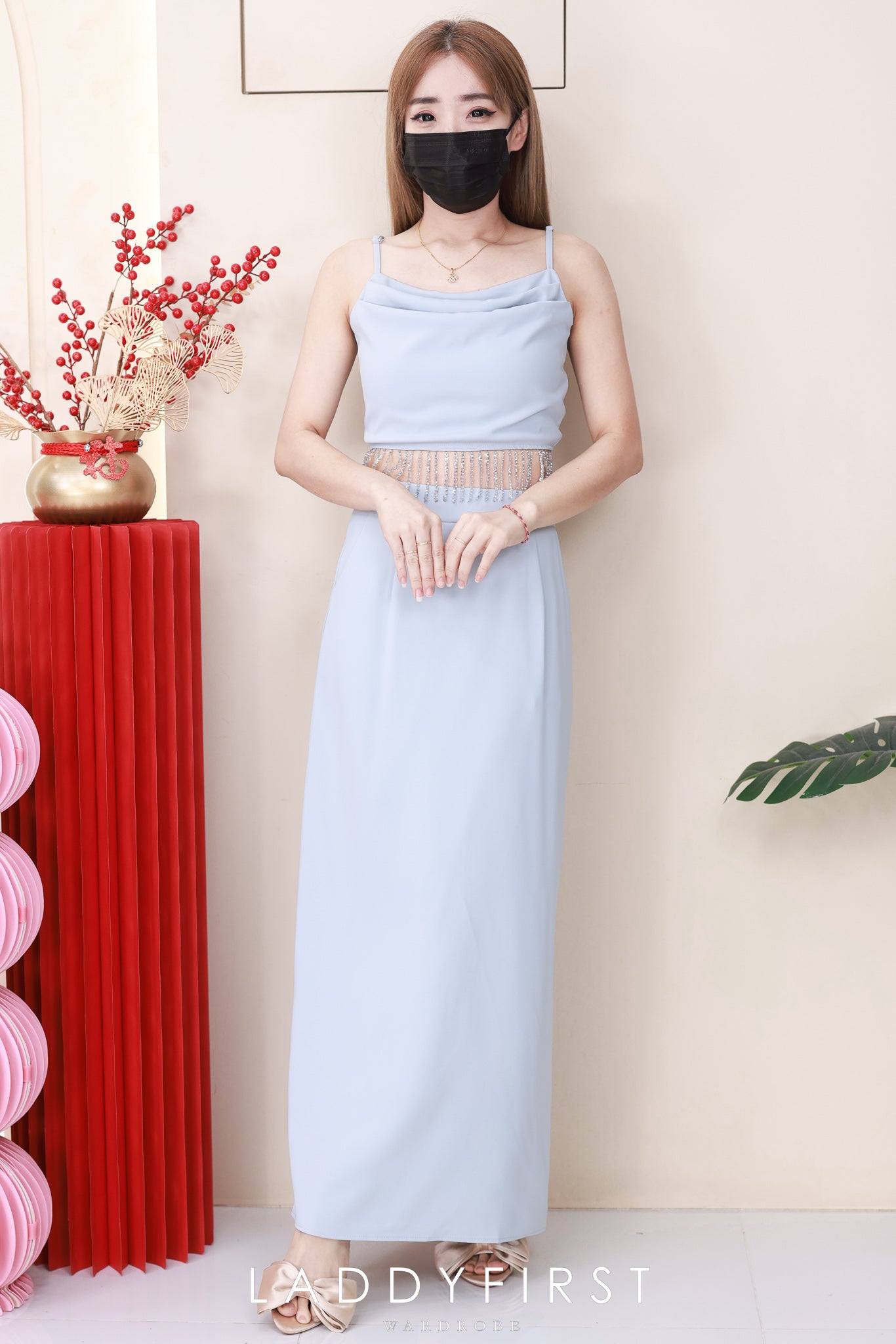 【SS2769-1】⚡补货预订款⚡高品质两件式高端气质鲜艳套装 自调无袖肩带短版上衣➕西装高腰百搭长裙，后中开叉设计，有口袋 ❤️❤️