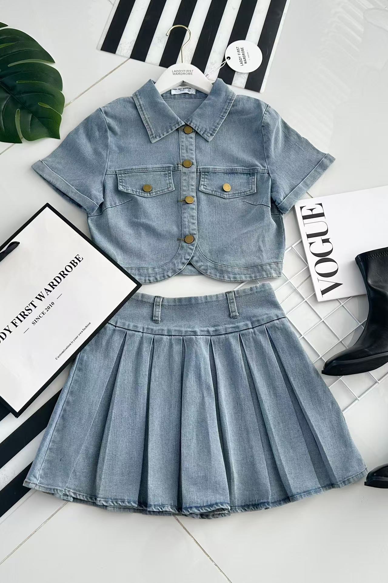 【SS3459】【LFW独家小圆饼】高品质两件式韩式学院风减龄款COTTON JEANS牛仔弹力时尚套装 翻领短袖牛仔上衣/小外套➕减龄牛仔百褶高腰百搭裙子，内层有里布短裤 ❤️❤️