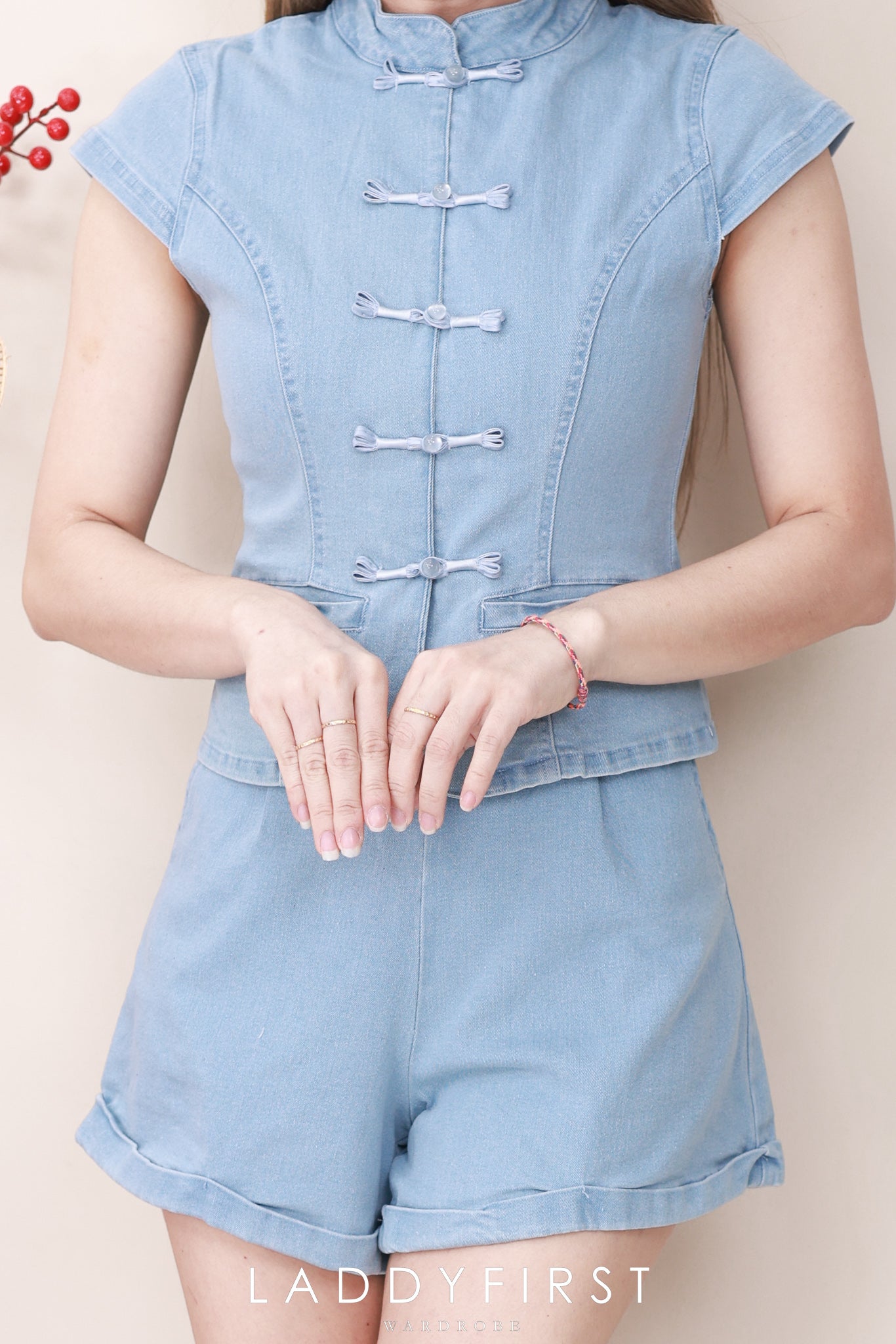 【SS98896】高品质两件式复古新中式牛仔旗袍套装 排盘扣设计出袖旗袍上衣➕牛仔高腰百搭短裤，有口袋 ❤️❤️