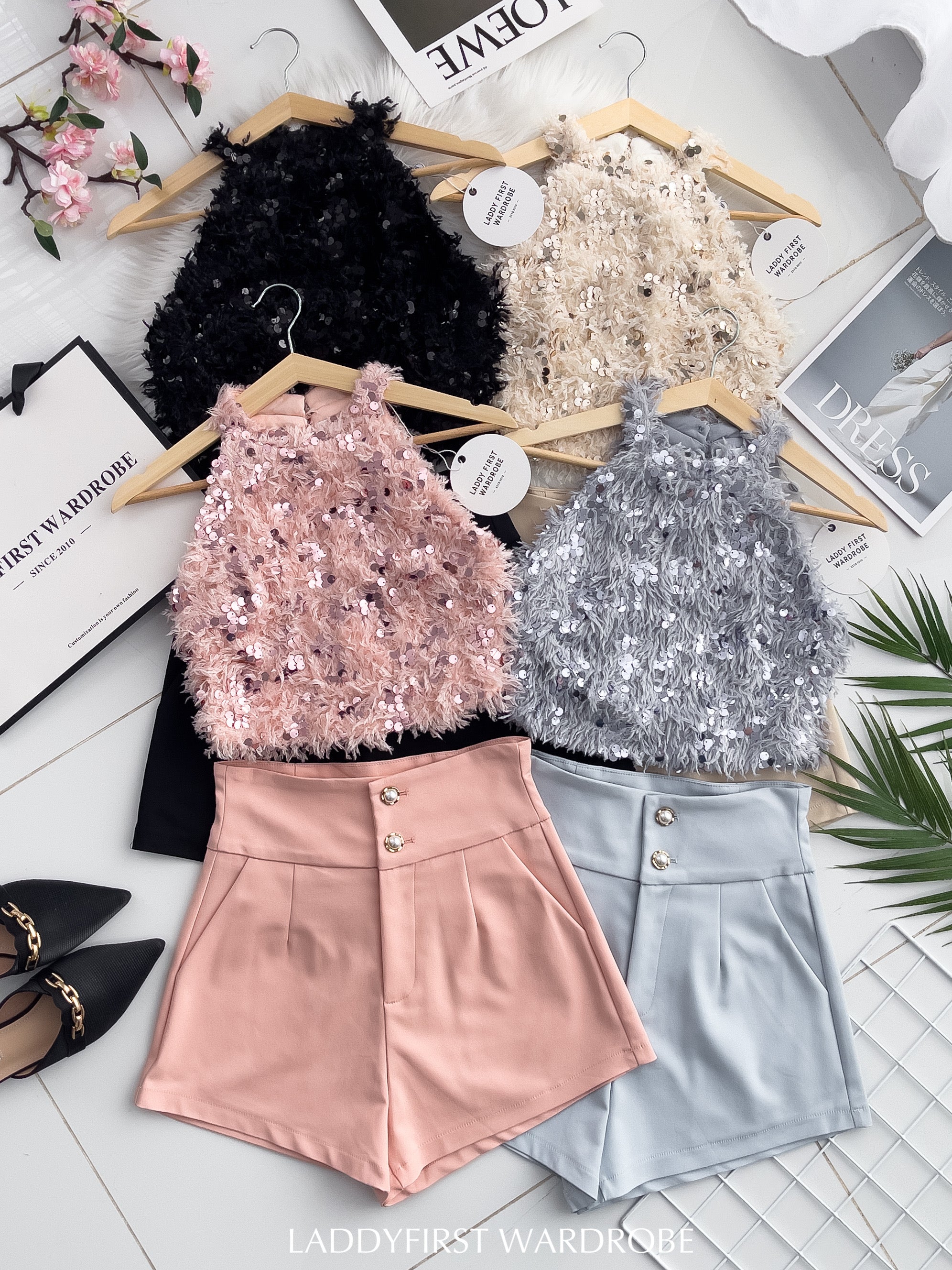 【SS3400】【独家小圆饼】两件式削肩套装 ,  鸵鸟毛拼接亮片Cut In上衣 ➕ 西装锦棉高腰显瘦短裤 , 有口袋【A-R2-C5】