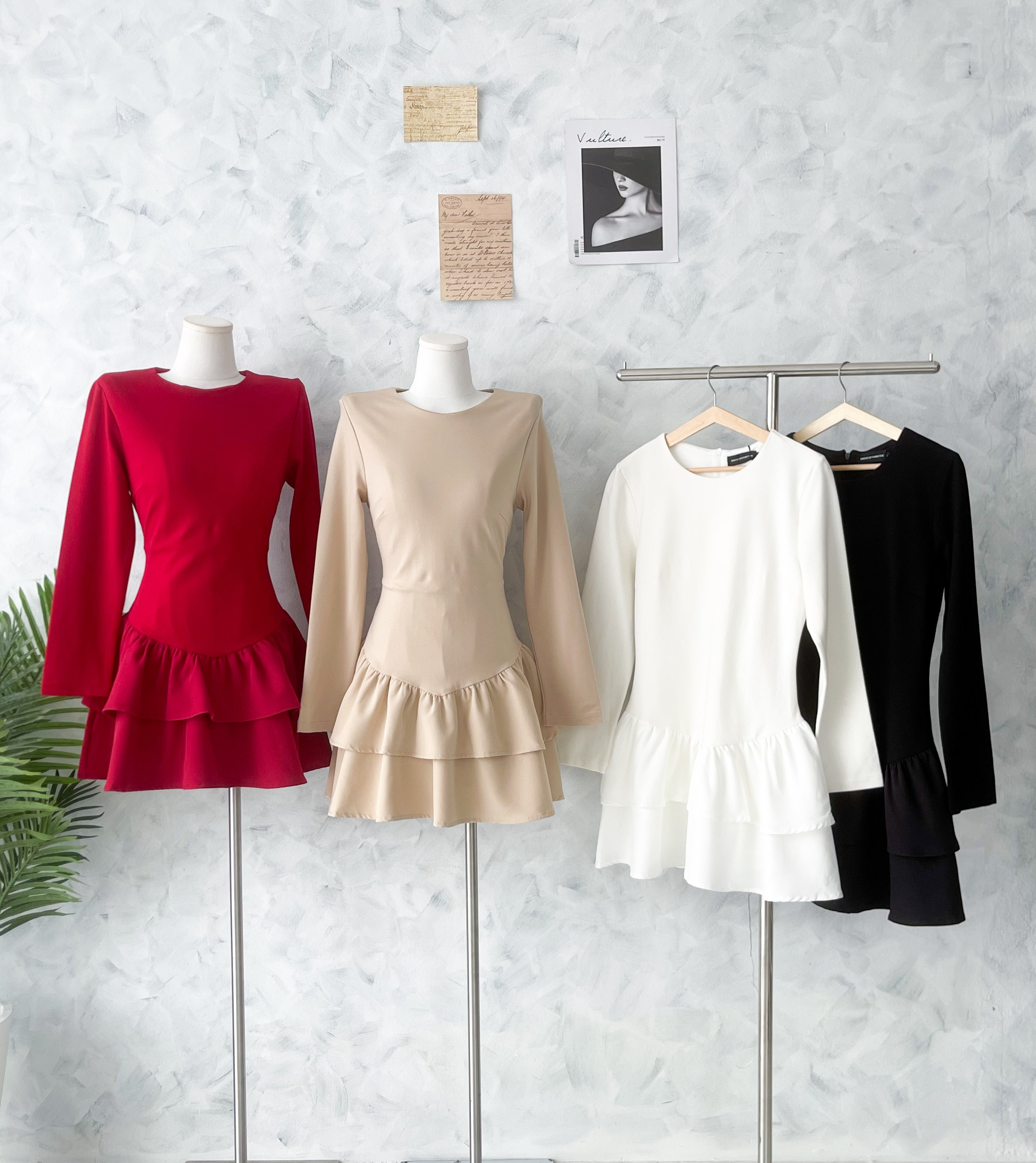 【D520232】高品质韩式女神款罗马长袖弹力上衣拼接荷叶蛋糕连身裙子，内层有里布短裤 ❤❤【B-RU】