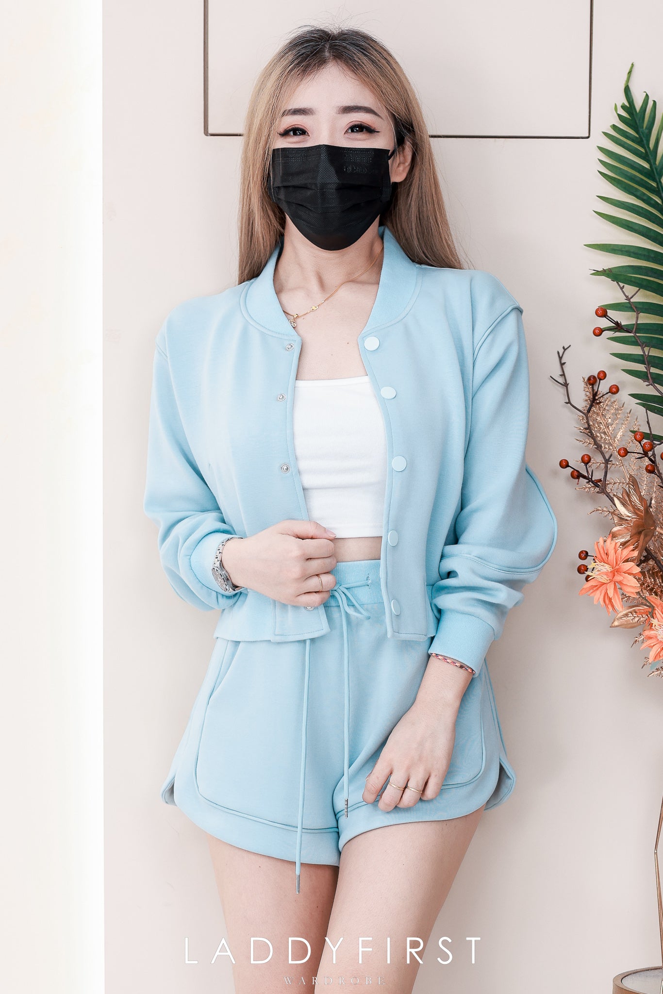 【SS3523】【LFW独家小圆饼】高品质高端气质厚实空气绵韩式时尚百搭套装 V领长袖外套上衣 按扭设计➕抽绳松紧腰百搭短裤，有口袋 ❤️❤️