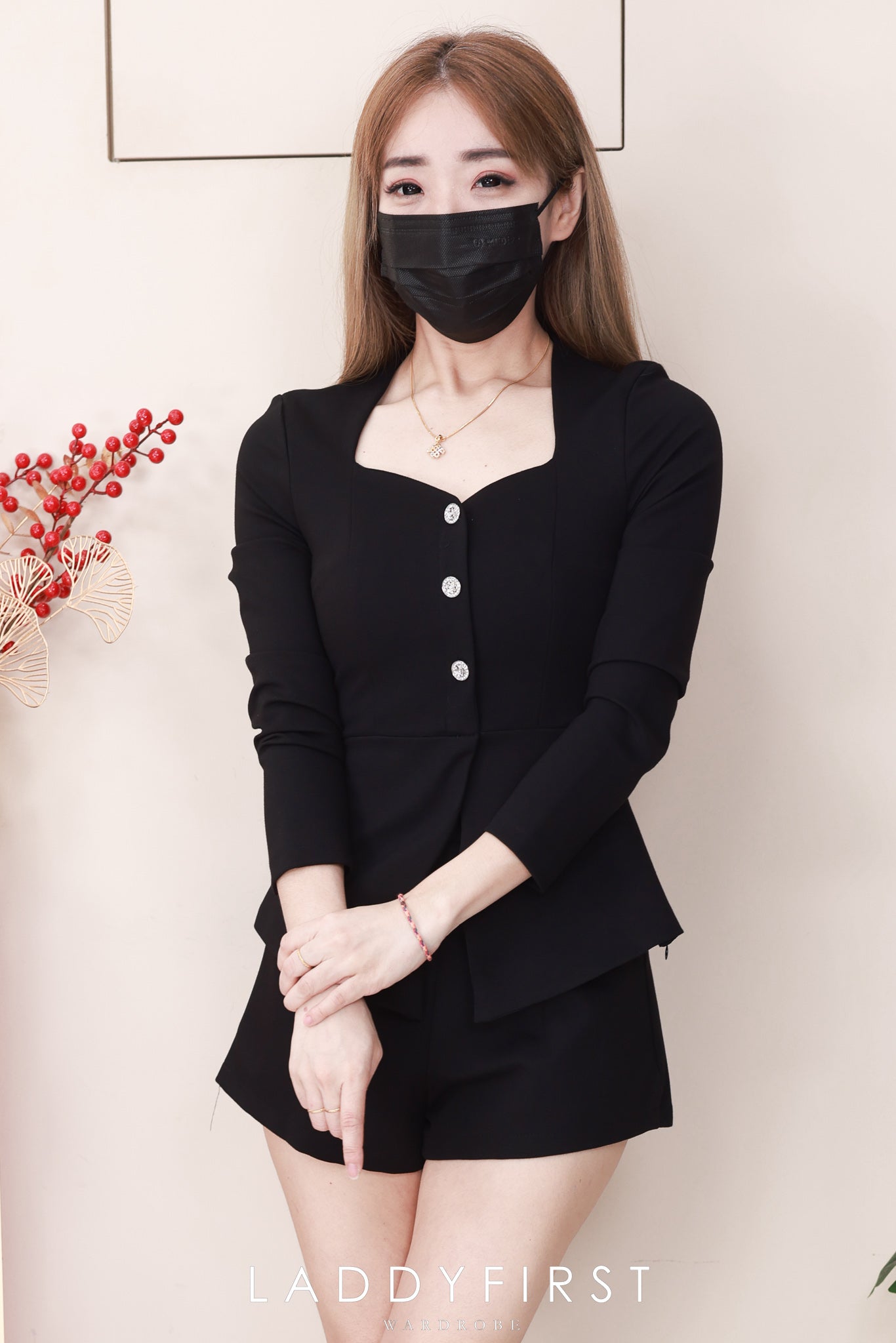 【SS3525】【LFW独家小圆饼】高品质两件式高端气质感罗马时装套装 罗马衣裙版长袖上衣➕罗马高腰百搭短裤，有口袋 ❤️❤️