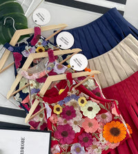 【SS3501】【LFW独家小圆饼】高品质两件式优雅减龄时尚套装 西装拼接立体绣花CUT IN无袖上衣➕学院风西装高腰百褶裙子，内层有里布短裤 ❤️❤️