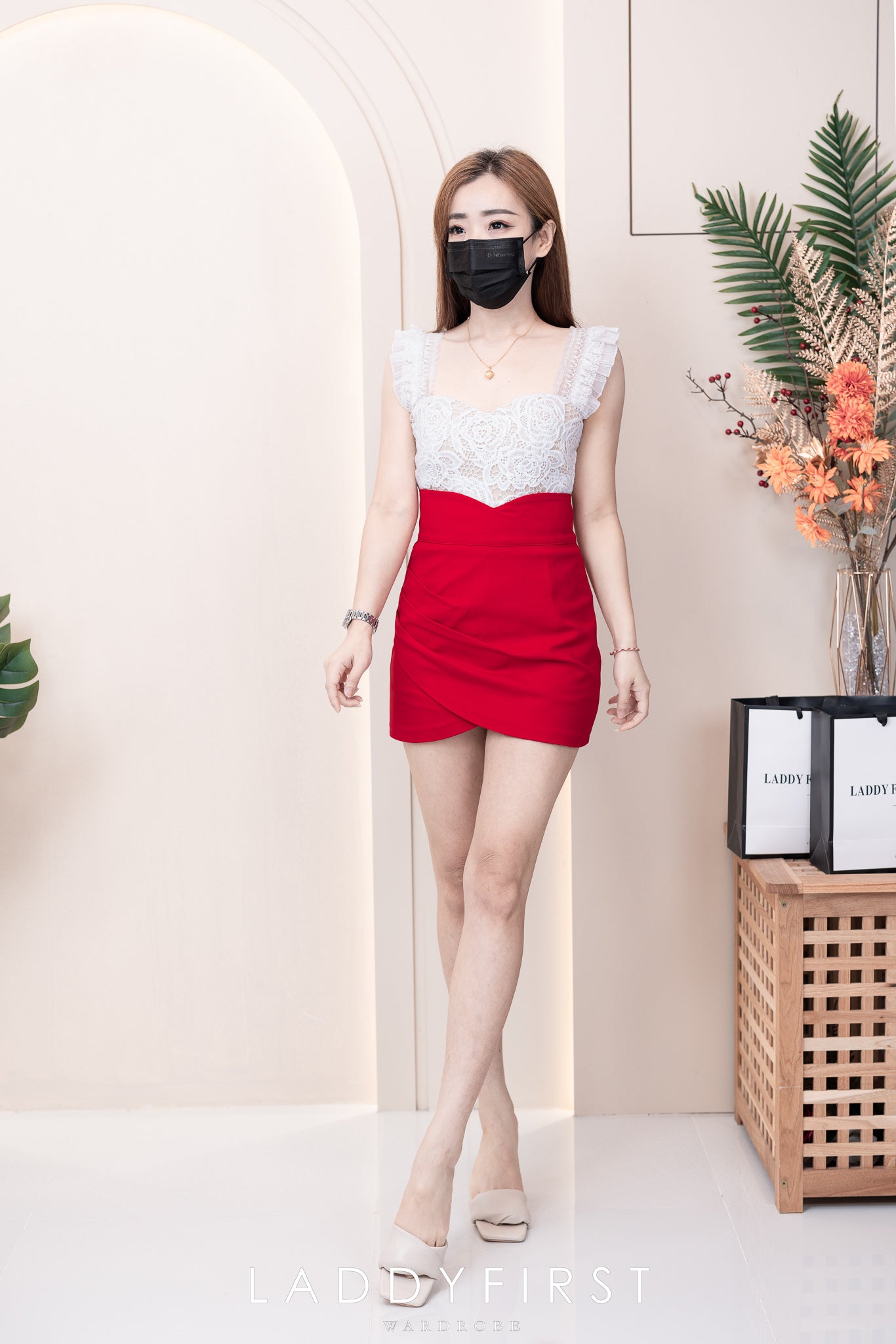 【T8229091】无袖木耳边水溶蕾丝时装上衣【C-R3-C2】