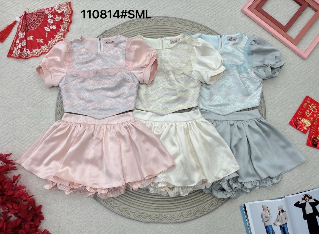 【SS110814】【补厂家现货⚡️⚡️】高品质质两件式缎面拼接提花简约款旗袍套装 泡泡袖上衣➕双层缎面高腰百搭裤裙，内层有里布短裤 ❤️❤️
