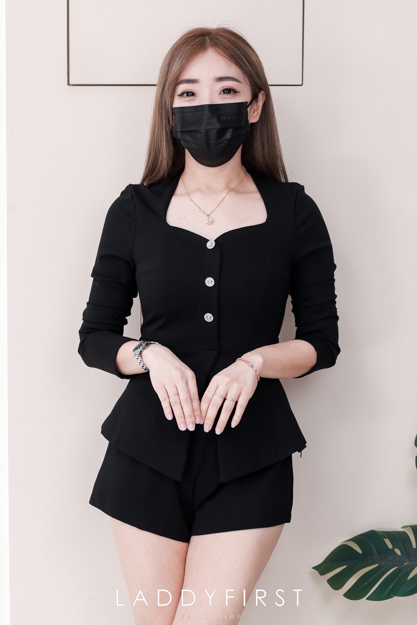 【SS3525】【LFW独家小圆饼】高品质两件式高端气质感罗马时装套装 罗马衣裙版长袖上衣➕罗马高腰百搭短裤，有口袋 ❤️❤️