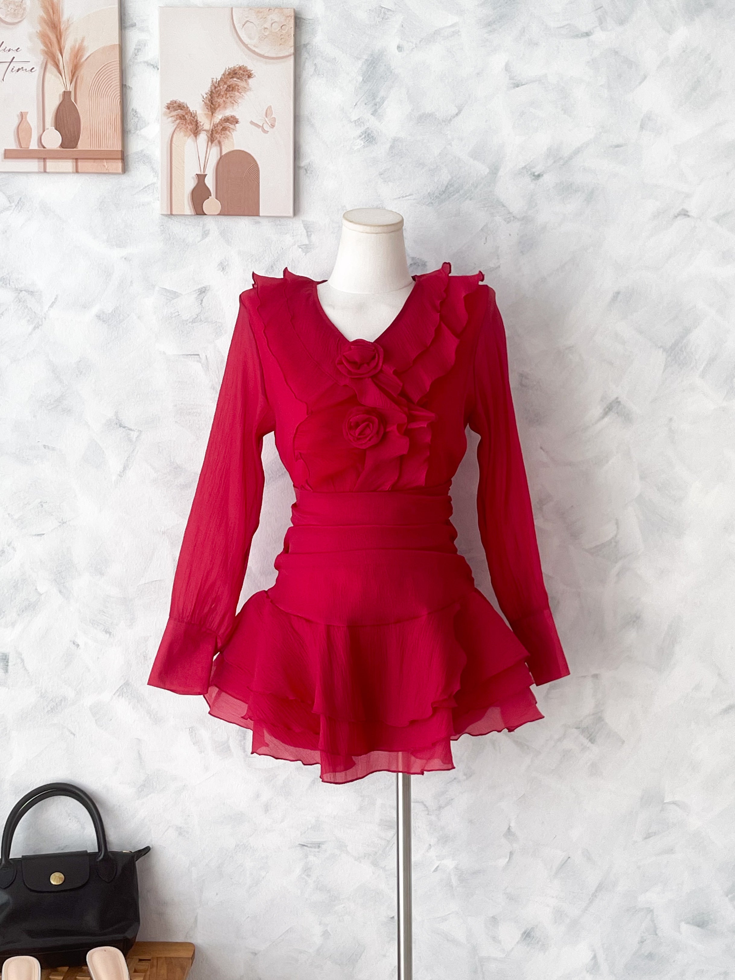 【SS6510】高品质两件式名媛仙气风雪纺套装 花瓣点缀雪纺长袖上衣➕层次感荷叶边雪纺高腰裙子，内层有里布短裤 ❤️❤️