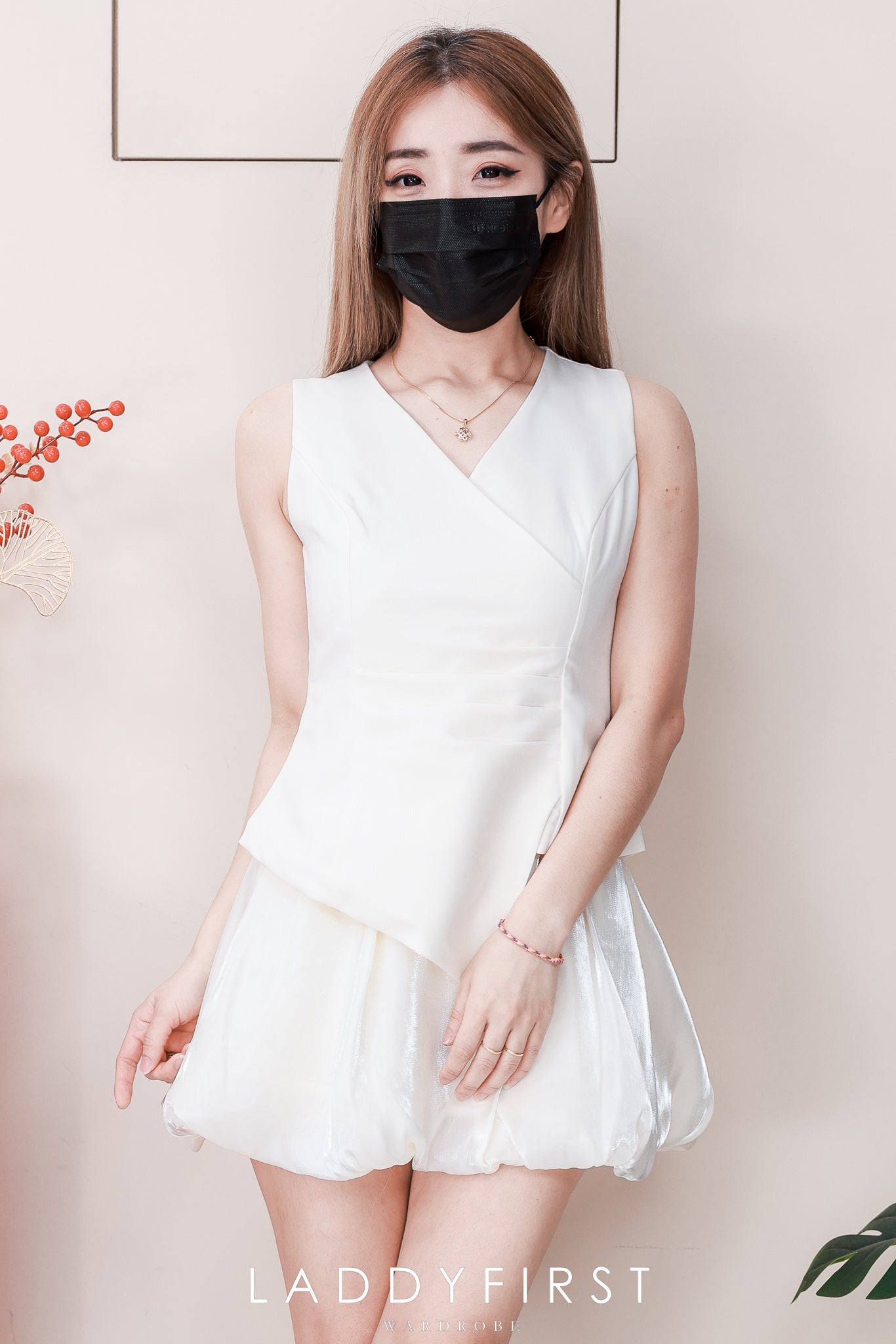 【SS17234】高品质两件式韩式西装拼接花苞裙子套装 不规则西装无袖上衣➕星光纱面花苞裙子，内层有里布短裤 ❤️❤️