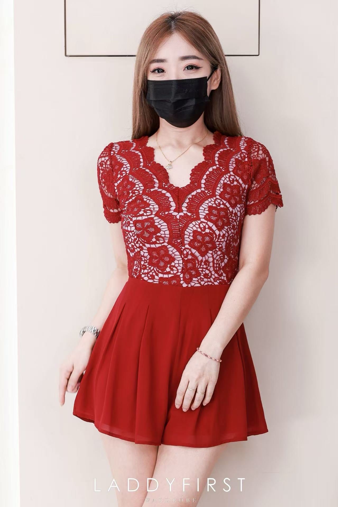 【D8229621】【LFW独家小圆饼】高品质V领水溶蕾丝拼接雪纺连身短裤，内层有里布短裤 ❤️❤️