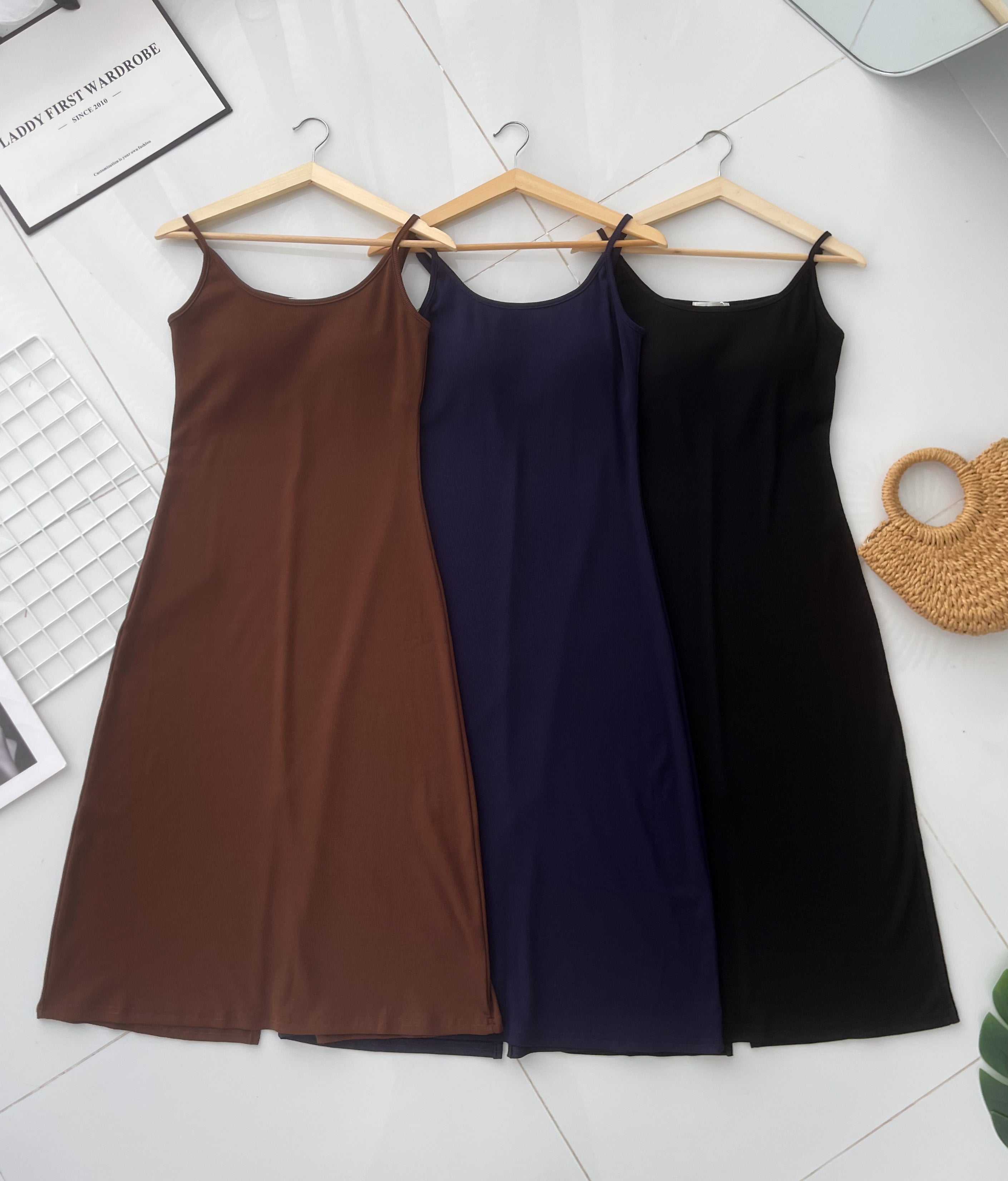 【D82702】高品质带胸垫自调无袖肩带螺纹弹力慵懒休闲风百搭连身裙子 ❤❤