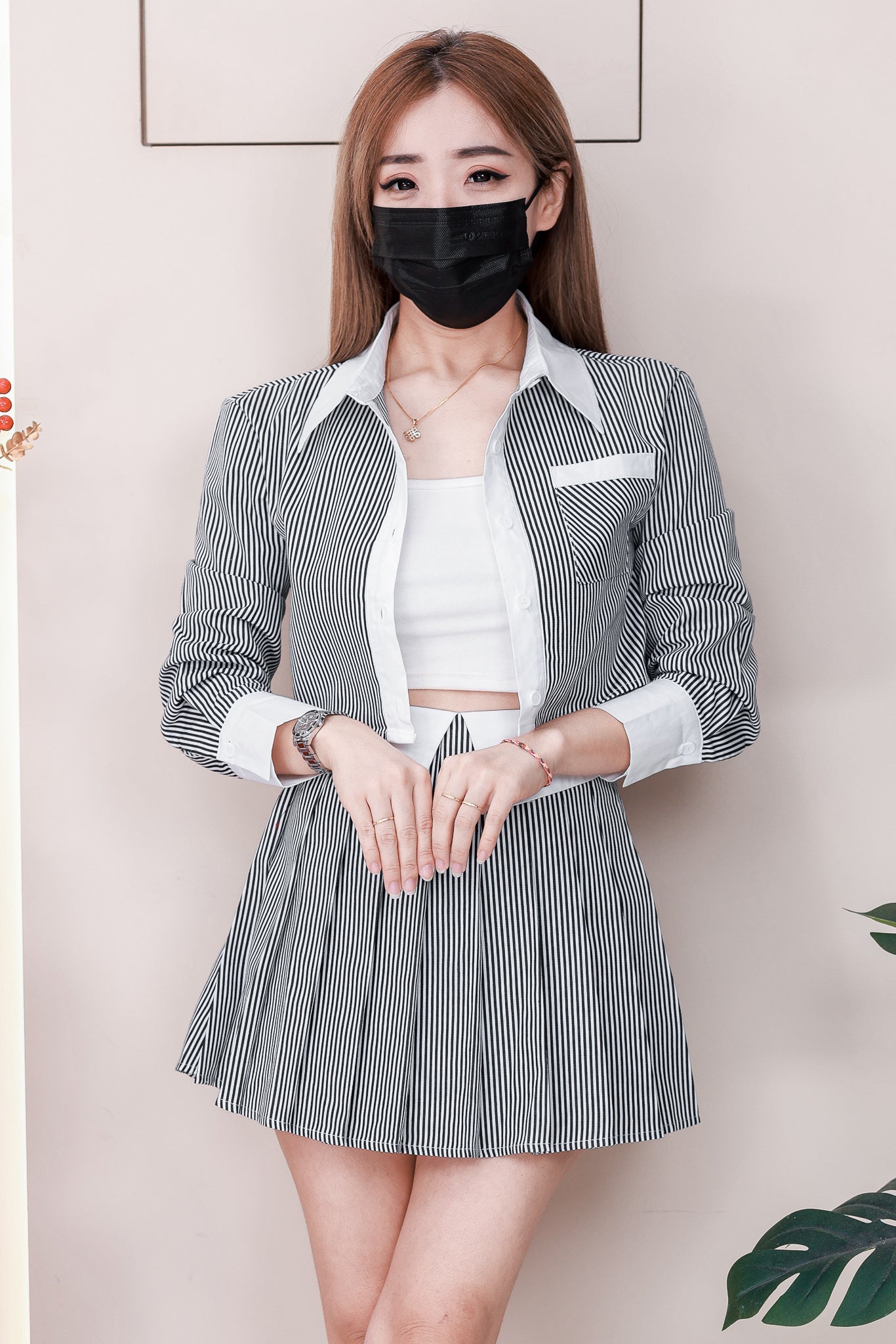 【SS25234】高品质两件式韩式减龄时尚线条套装 翻领长袖短版上衣➕百褶高腰百搭裙子，内层有里布短裤 ❤️❤️