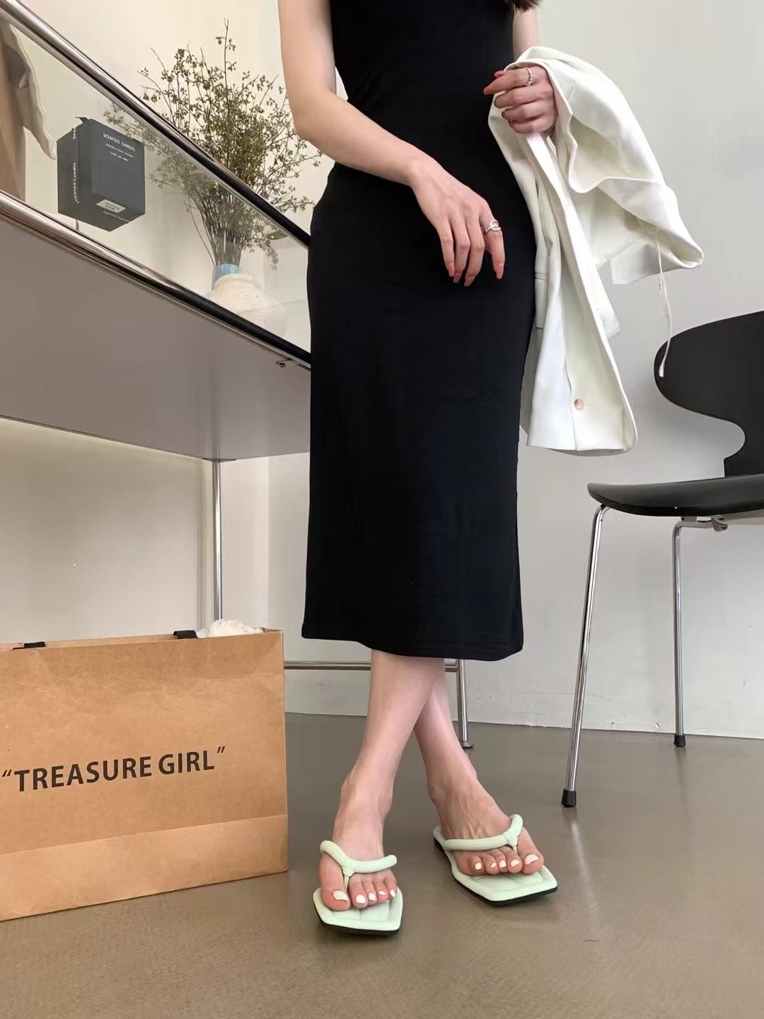 【DG2856-1】🔅精选预购款🔅 高级感简约百搭设计沙滩人字拖 ❤️