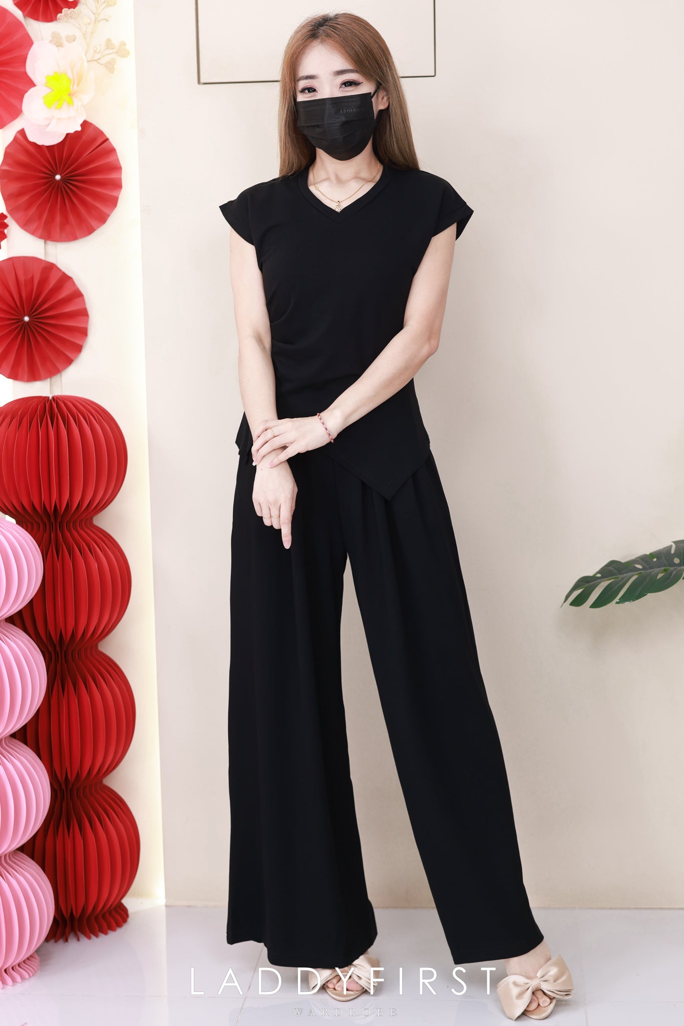 【SS9869】高品质两件式韩式轻奢简约套装 V领修身版型纯棉百搭上衣➕松紧腰弹力阔脚高腰百搭长裤，有口袋 ❤️❤️