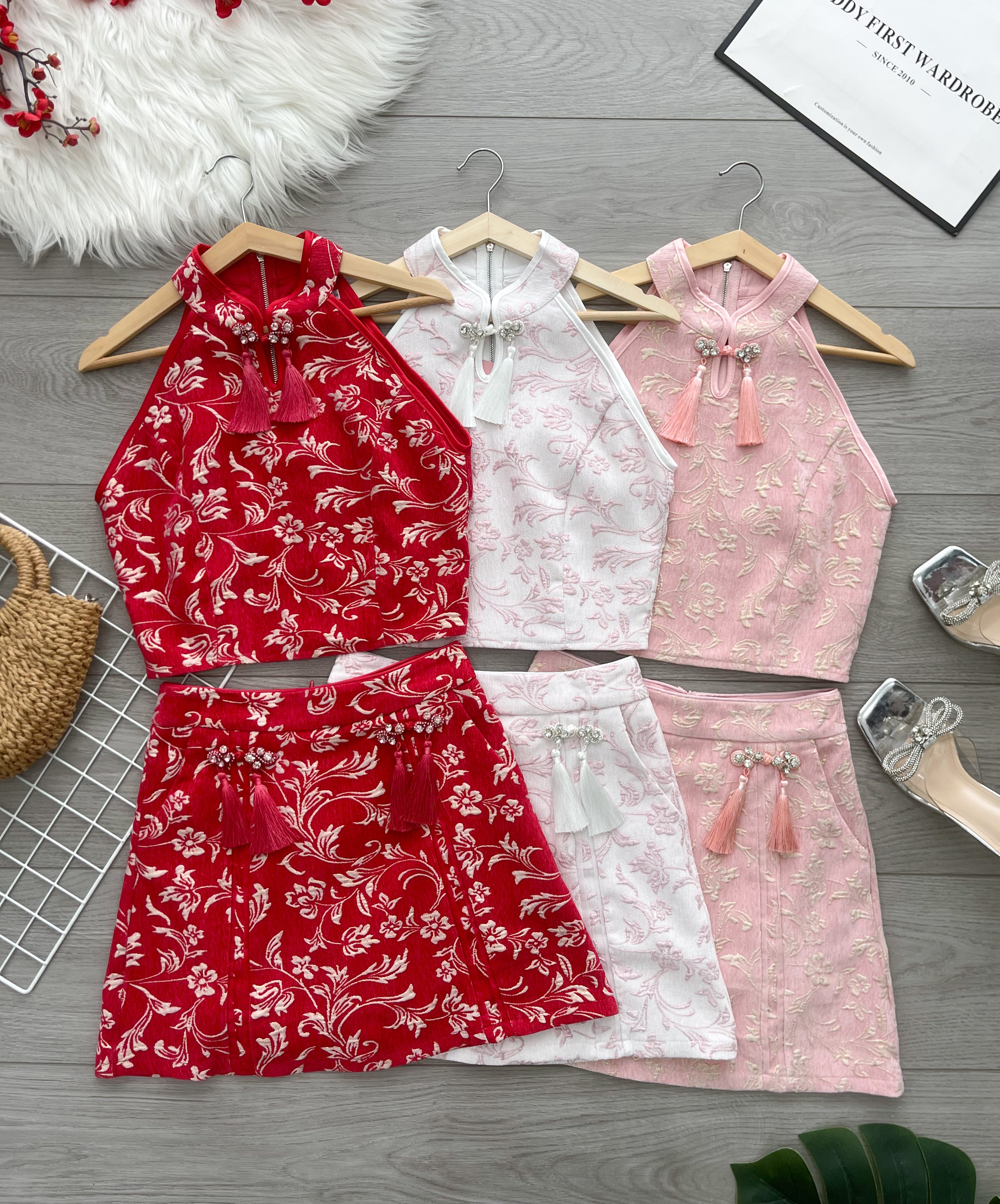 【SS6857】高品质两件式可盐可甜国风新中式提花旗袍套装 CUT IN提花旗袍上衣➕提花高腰裙子，内层有里布短裤有口袋 ❤️❤️