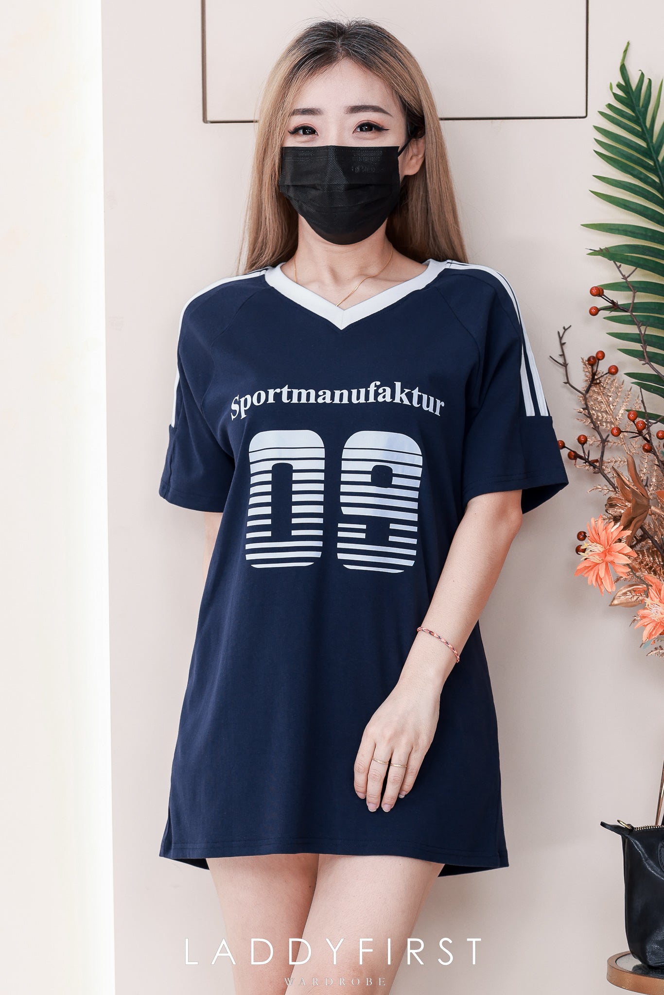 【T14260 / 9062】高品质V领09字母拉线设计纯棉OVERSIZED 上衣 ❤❤ 【B-R2-C4】