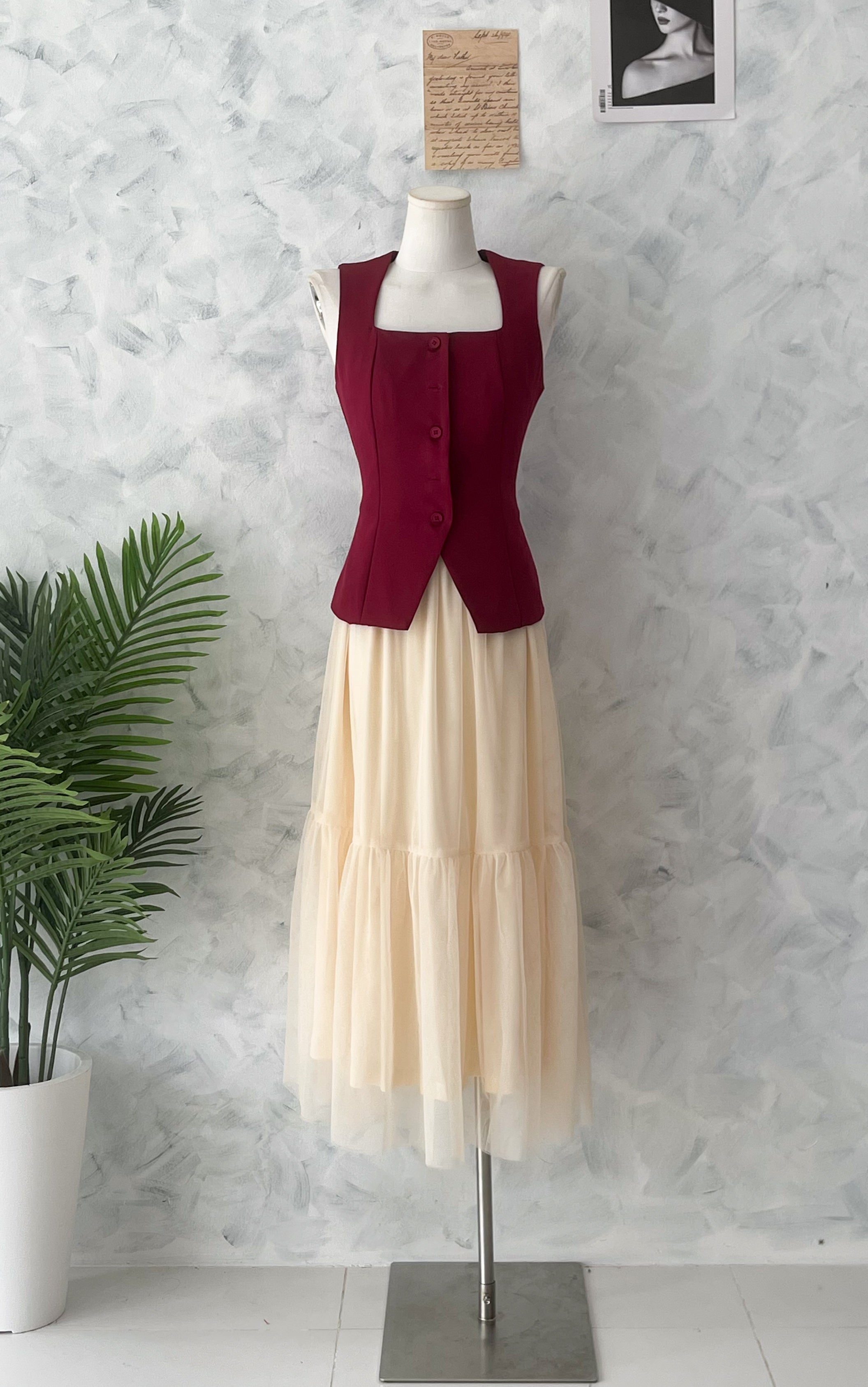 【SS81182】高品质两件式韩式轻奢风时尚套装 翻领无袖西装上衣➕蛋糕网纱长裙 ❤️❤️